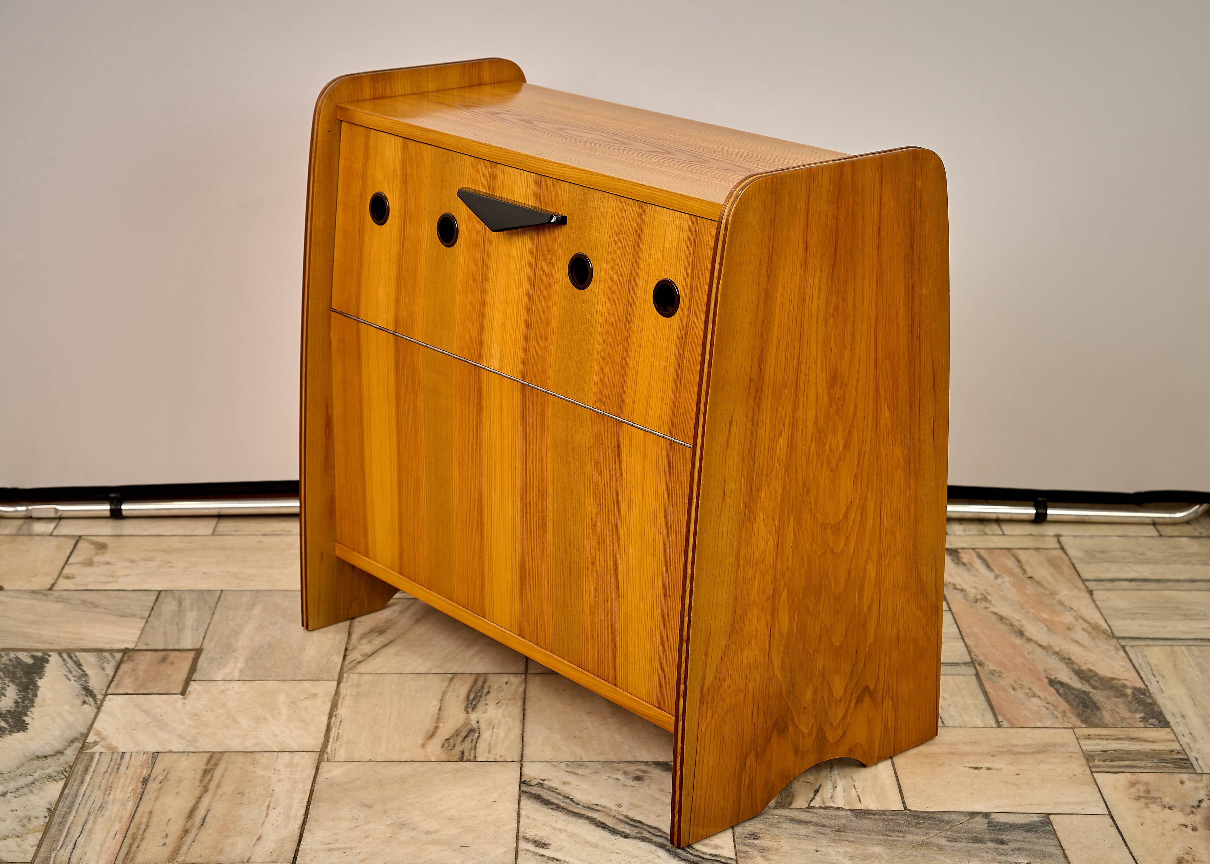 Armoire à literie du milieu du siècle, années 1960, Tchécoslovaquie