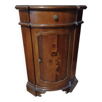 Corner cabinet