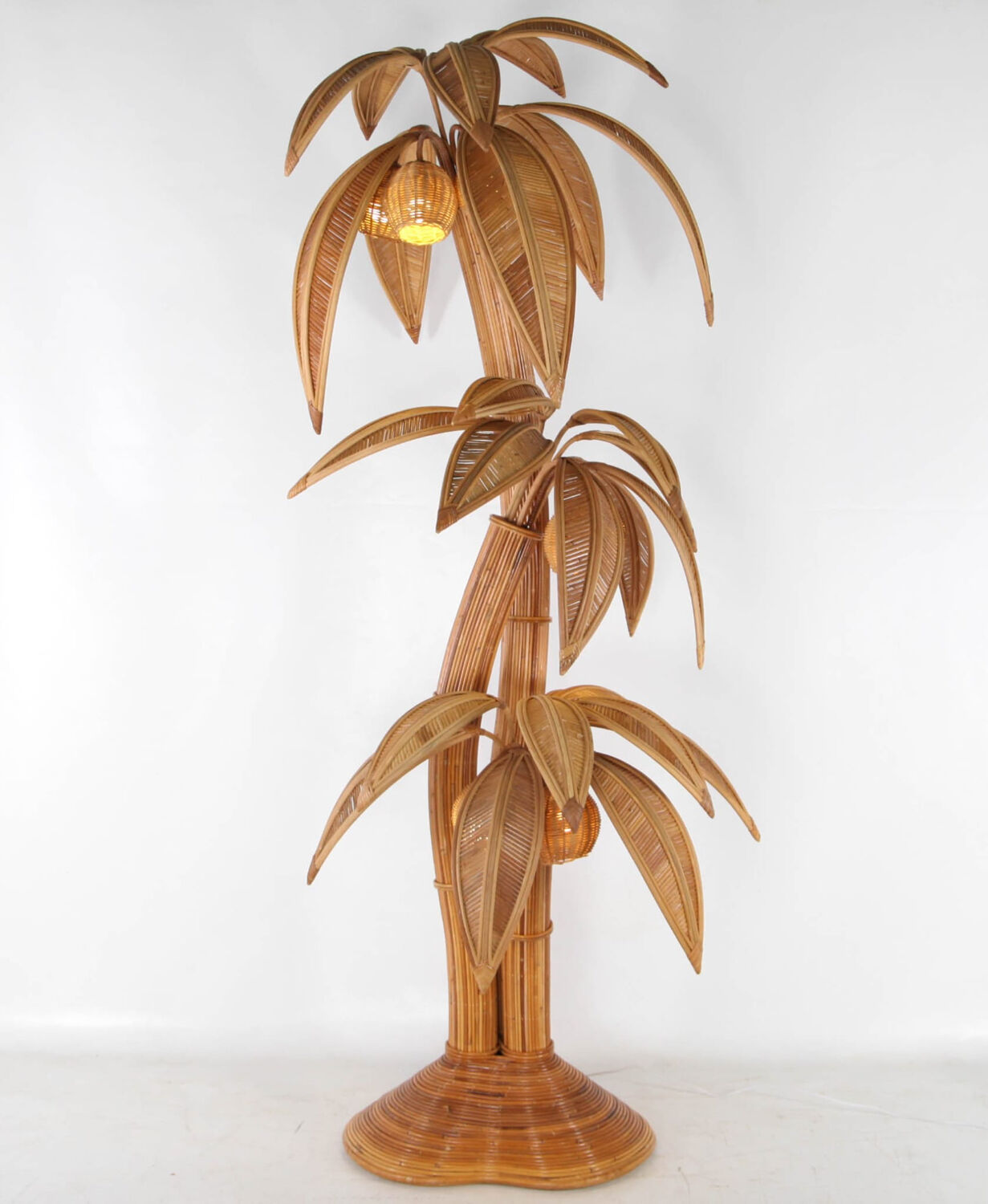 Large "coconut/palm" lamp in rattan