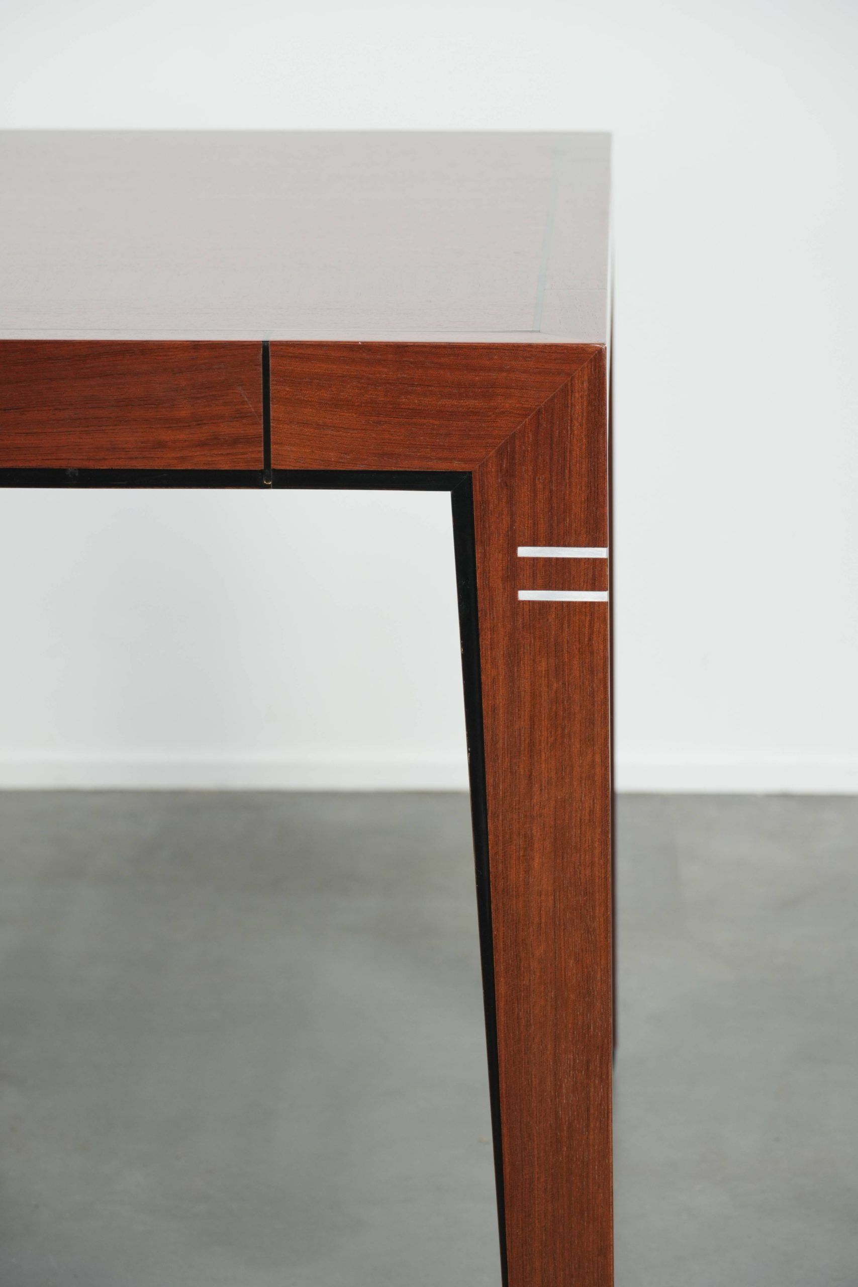 Spacious 6-person Art Deco design dining table with unique details