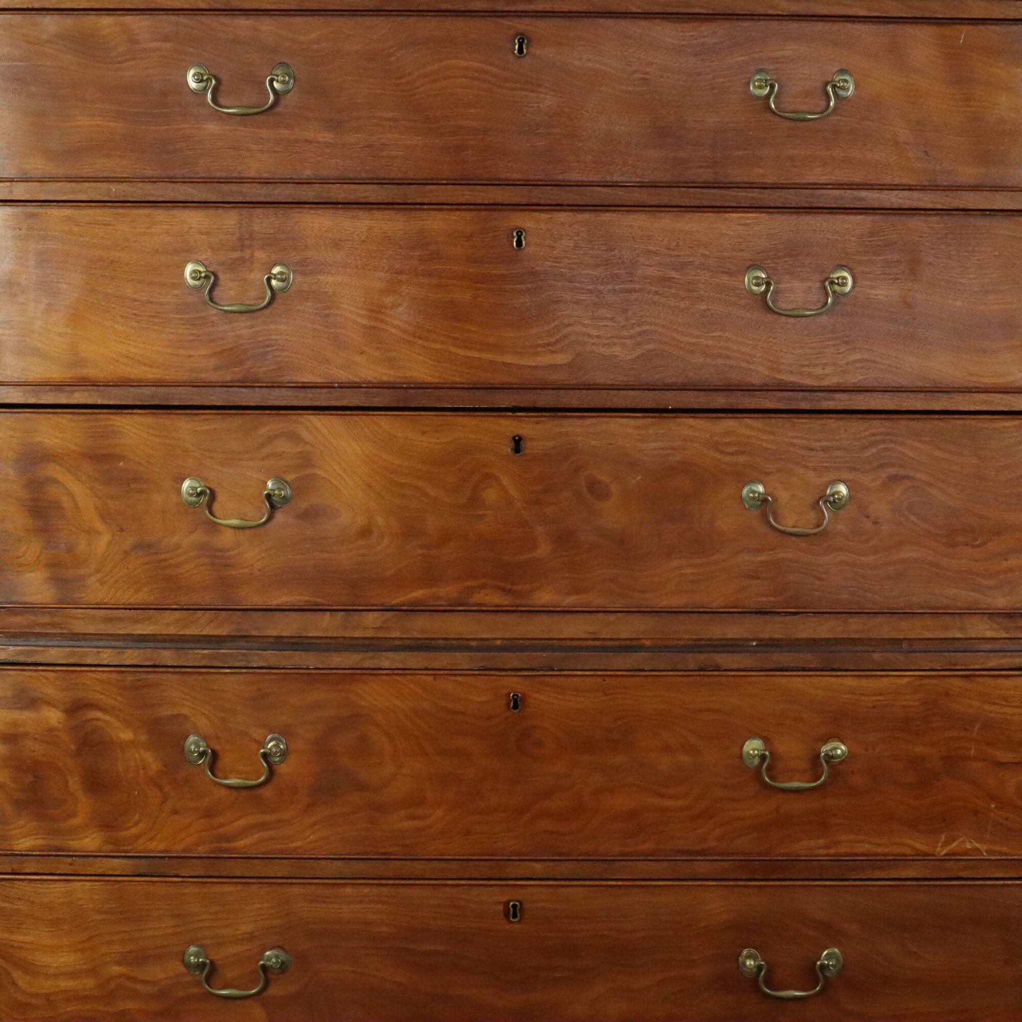 Antique mahogany commode, George III style, 19th century.