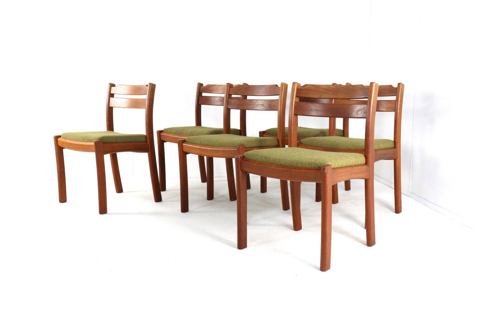 6 chaises dans le goût de Dyrlund 'Sentved'