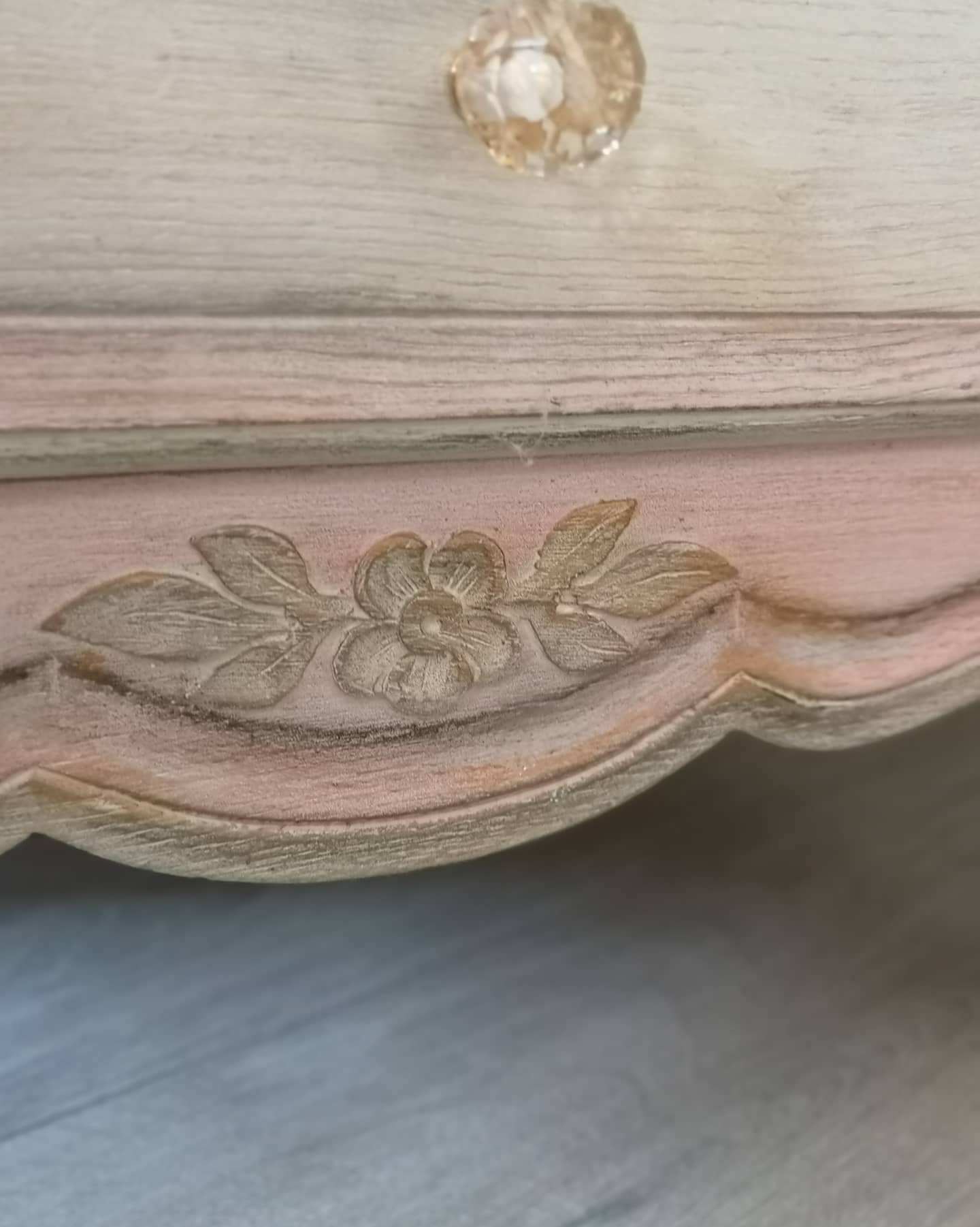 Convenient chiffonnier