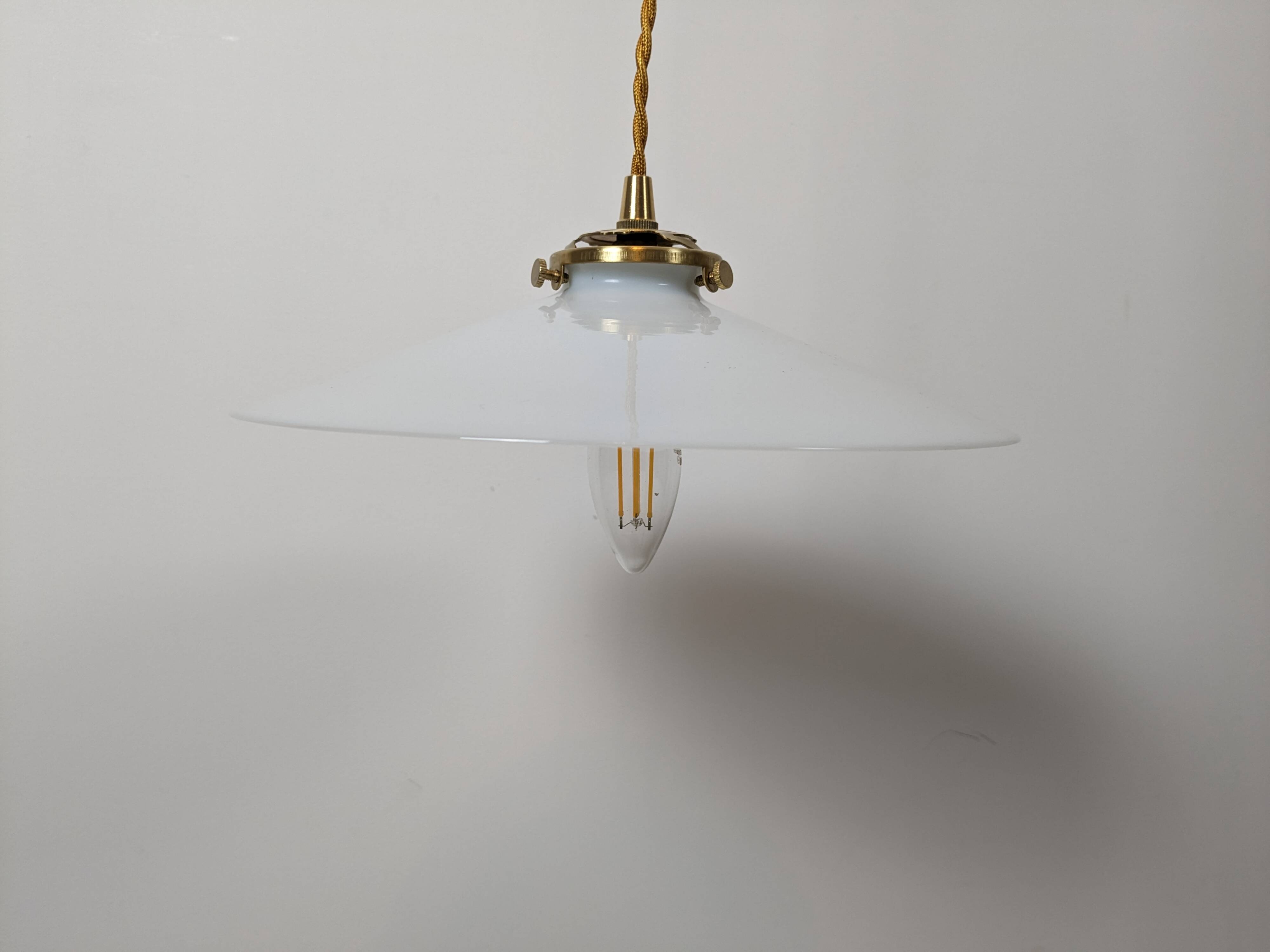 Suspension vintage en opaline blanche
