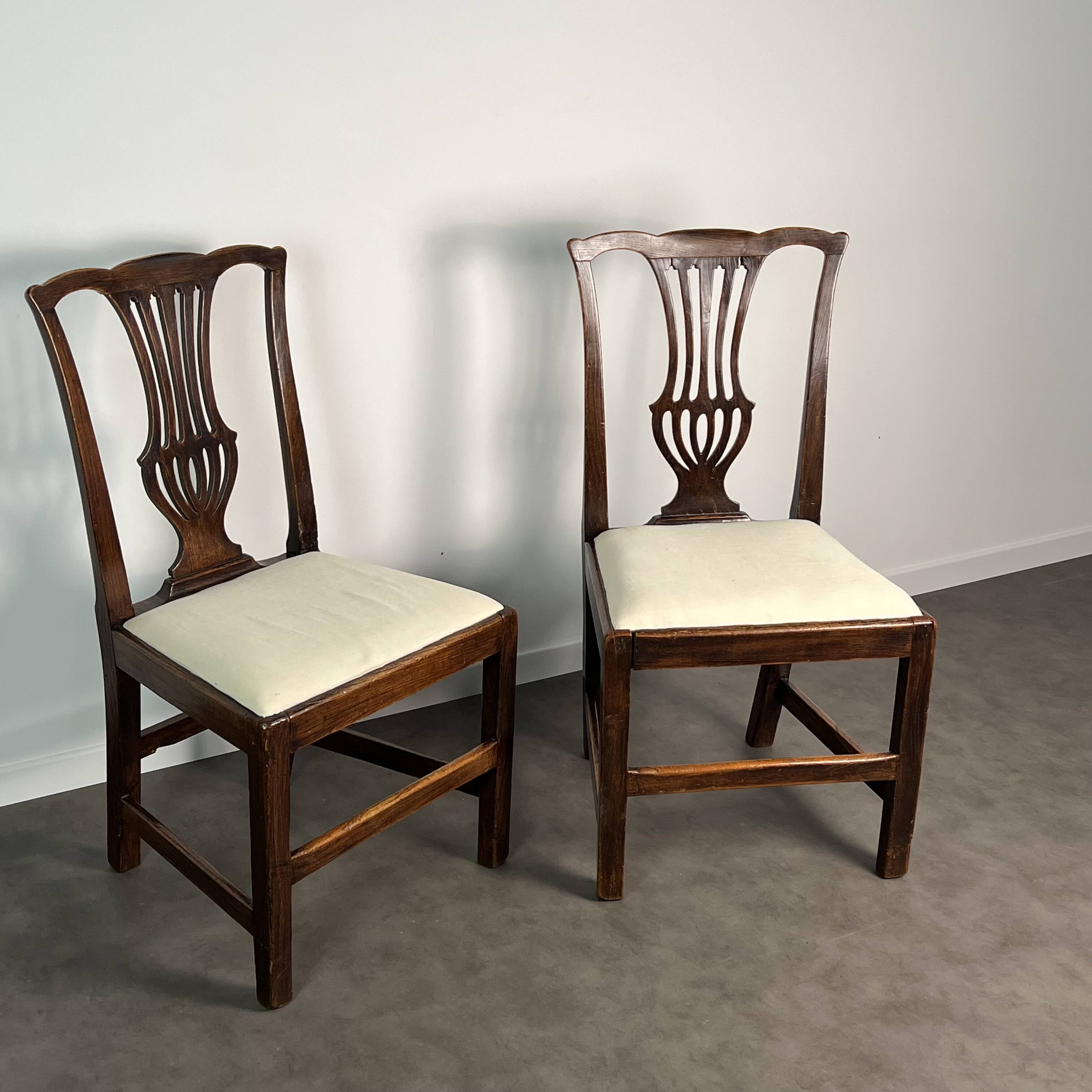 Pair of English Chippendale chairs - oak, 19th century