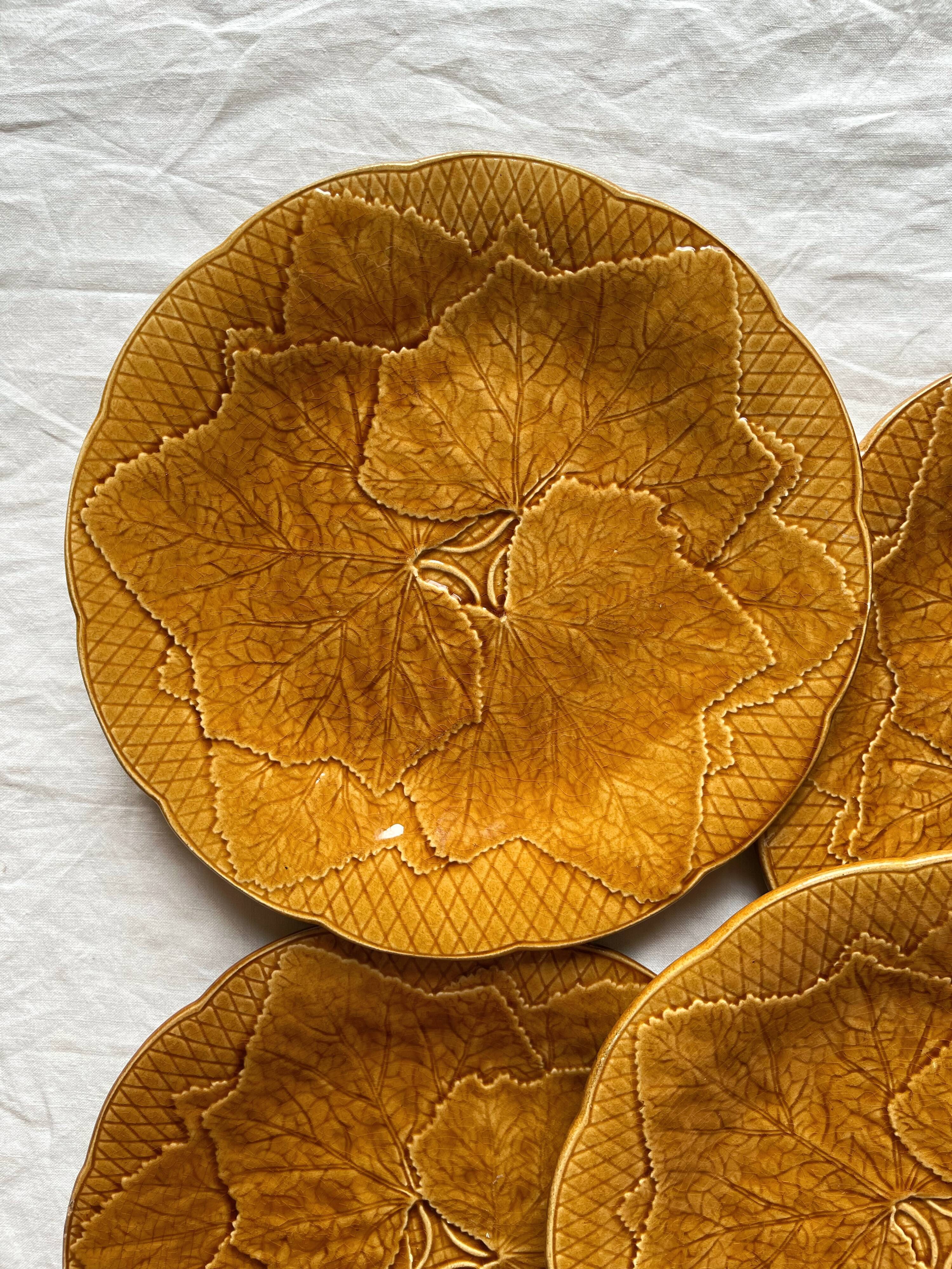 4 Gien earthenware plates with vine leaf design, Primefleur vintage creation