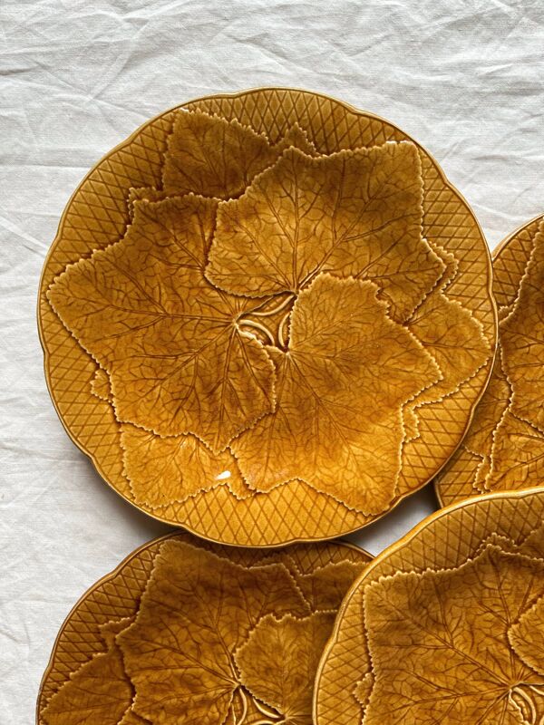 4 assiettes en barbotine feuilles de vigne Gien création Primefleur vintage