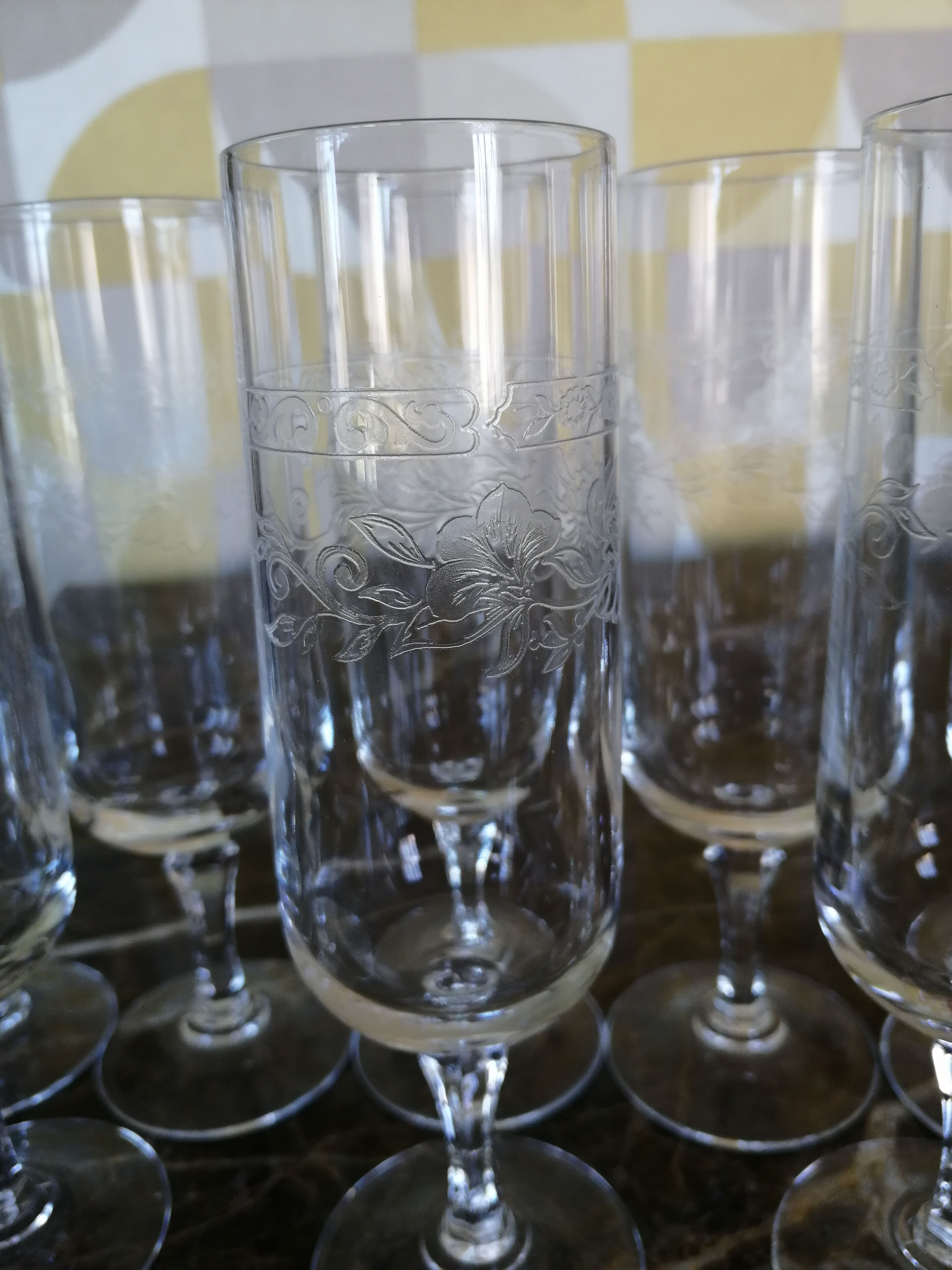 Lot of 8 engraved crystal champagne flutes