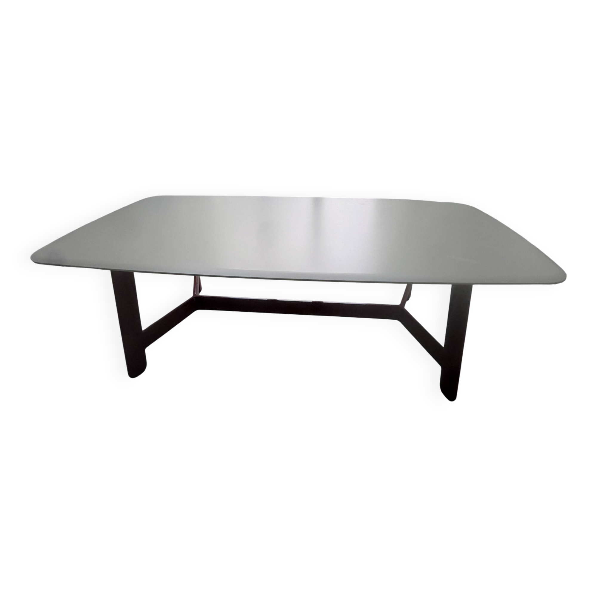 Table design Alex by Charles Ellade with or without its 6 chairs.