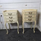 Paire de tables de chevet style Louis XV patinées