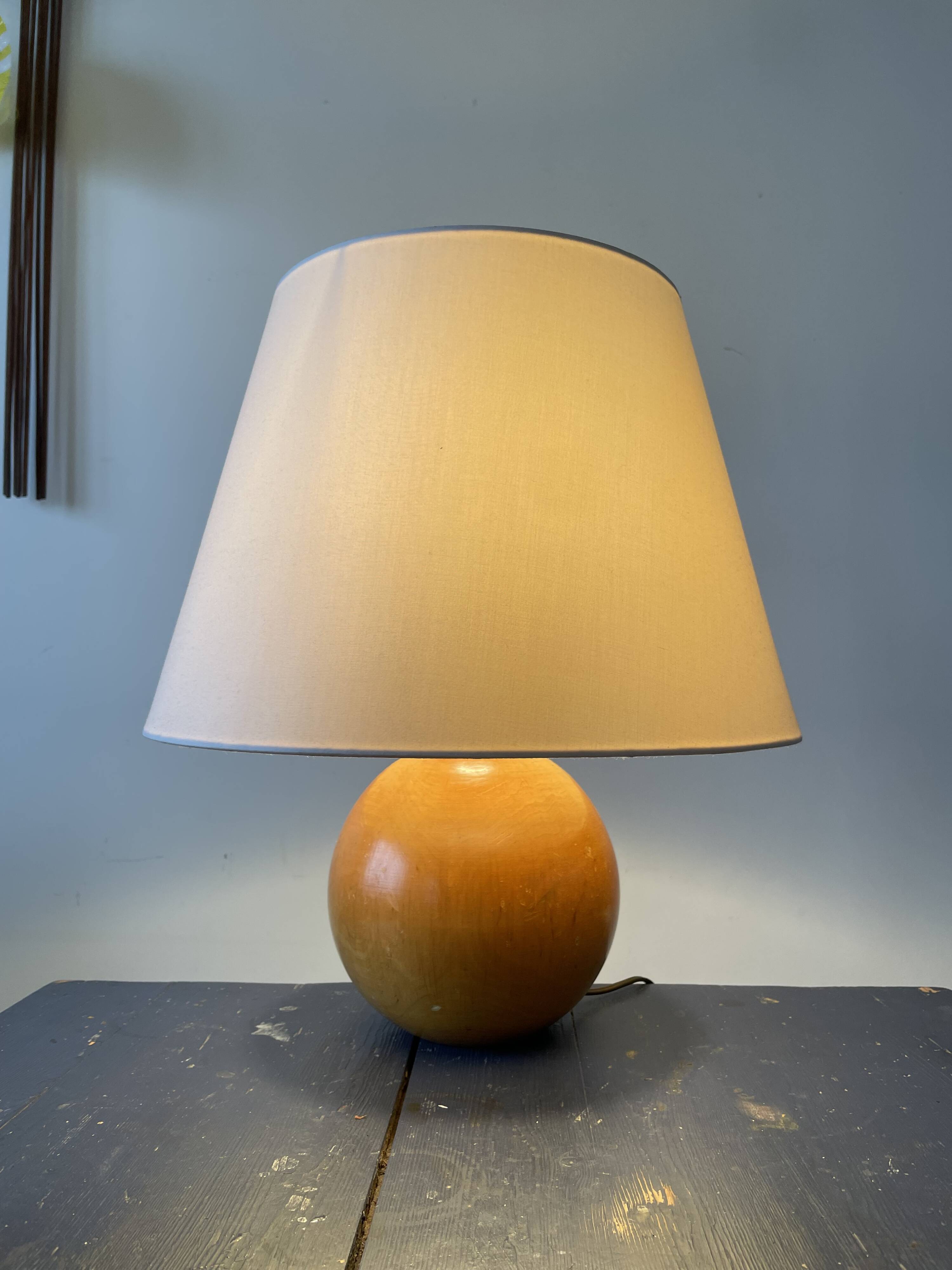 Grande lampe boule bois vintage