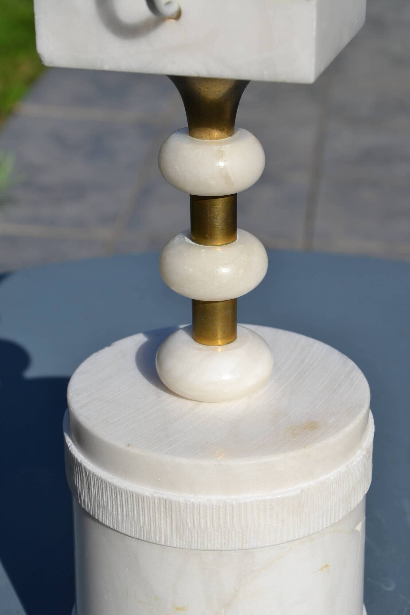 Lamp in white alabaster and brass