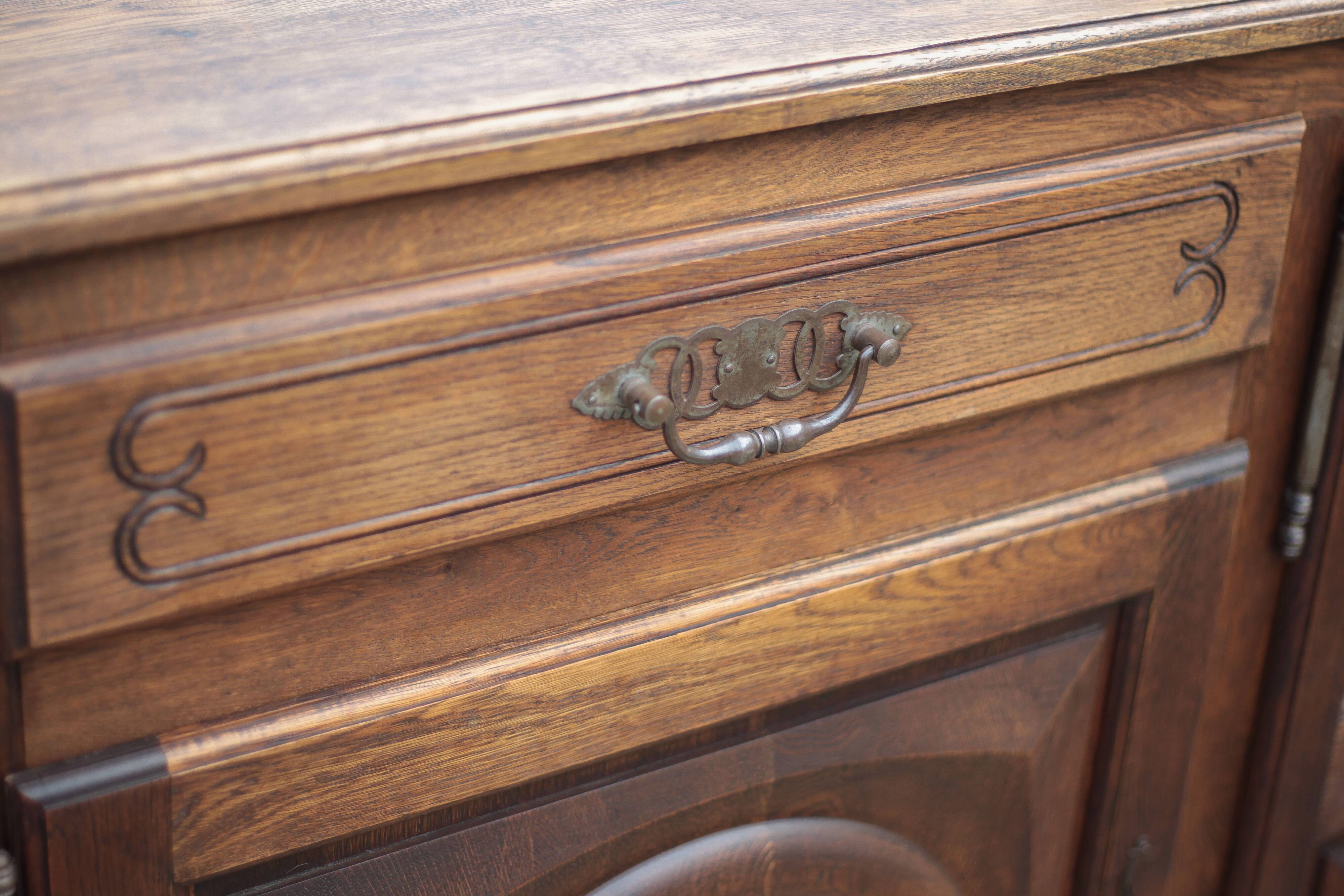 Sideboard or buffet in the Dudouyt style, made of solid oak wood.