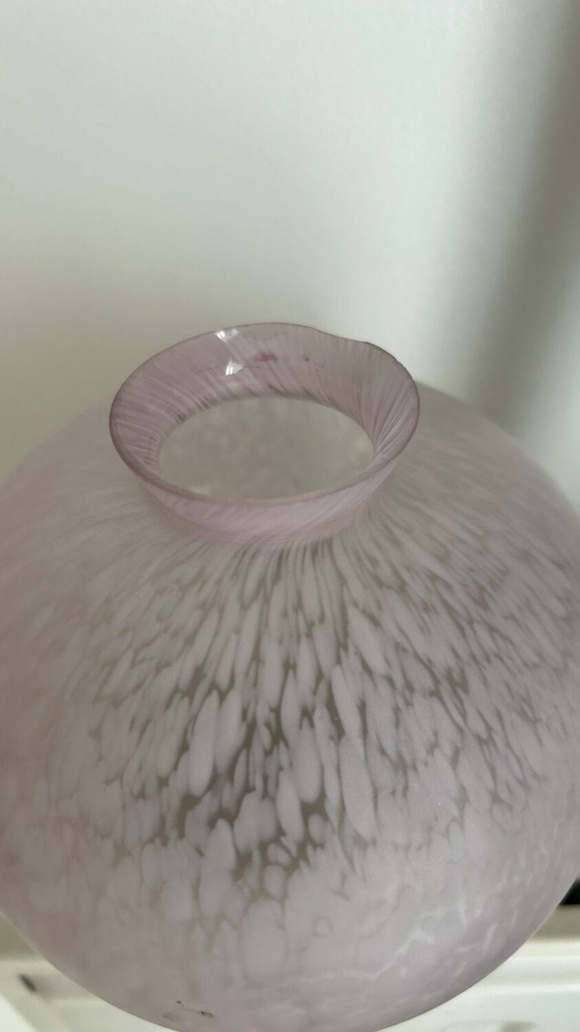 Vase boule moucheté rose