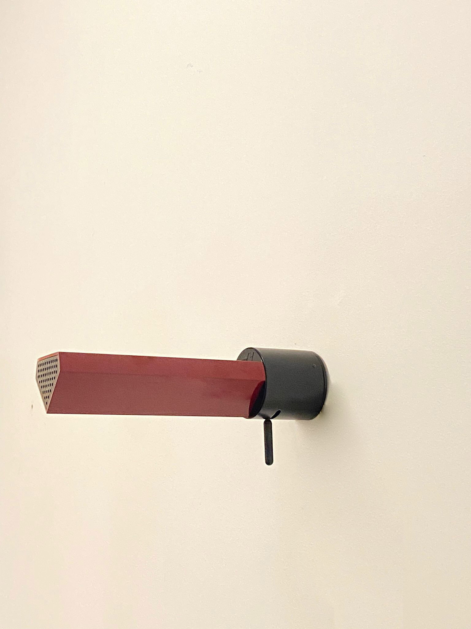 Tritico wall lamp Caltha designer Gianfranco Frattini lacquered in burgundy color, Italy 80's