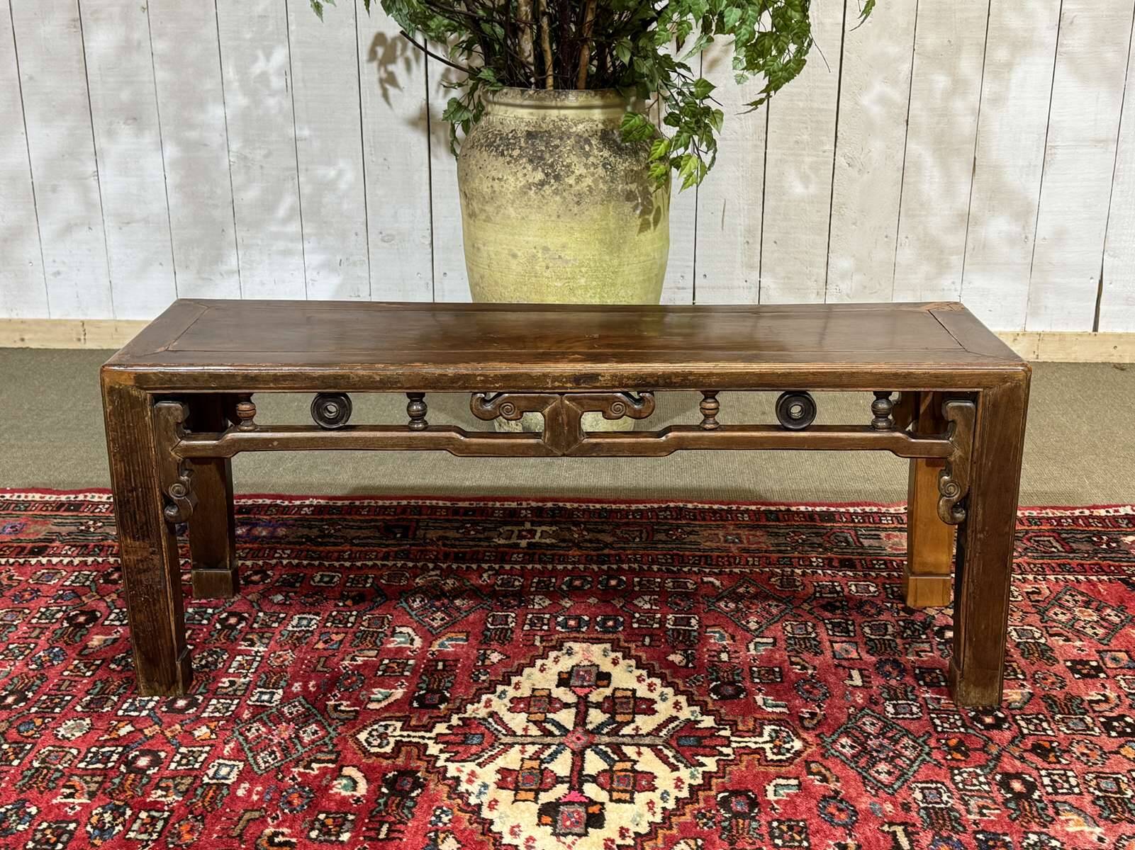 Table basse chinoise en teck et orme des années 80