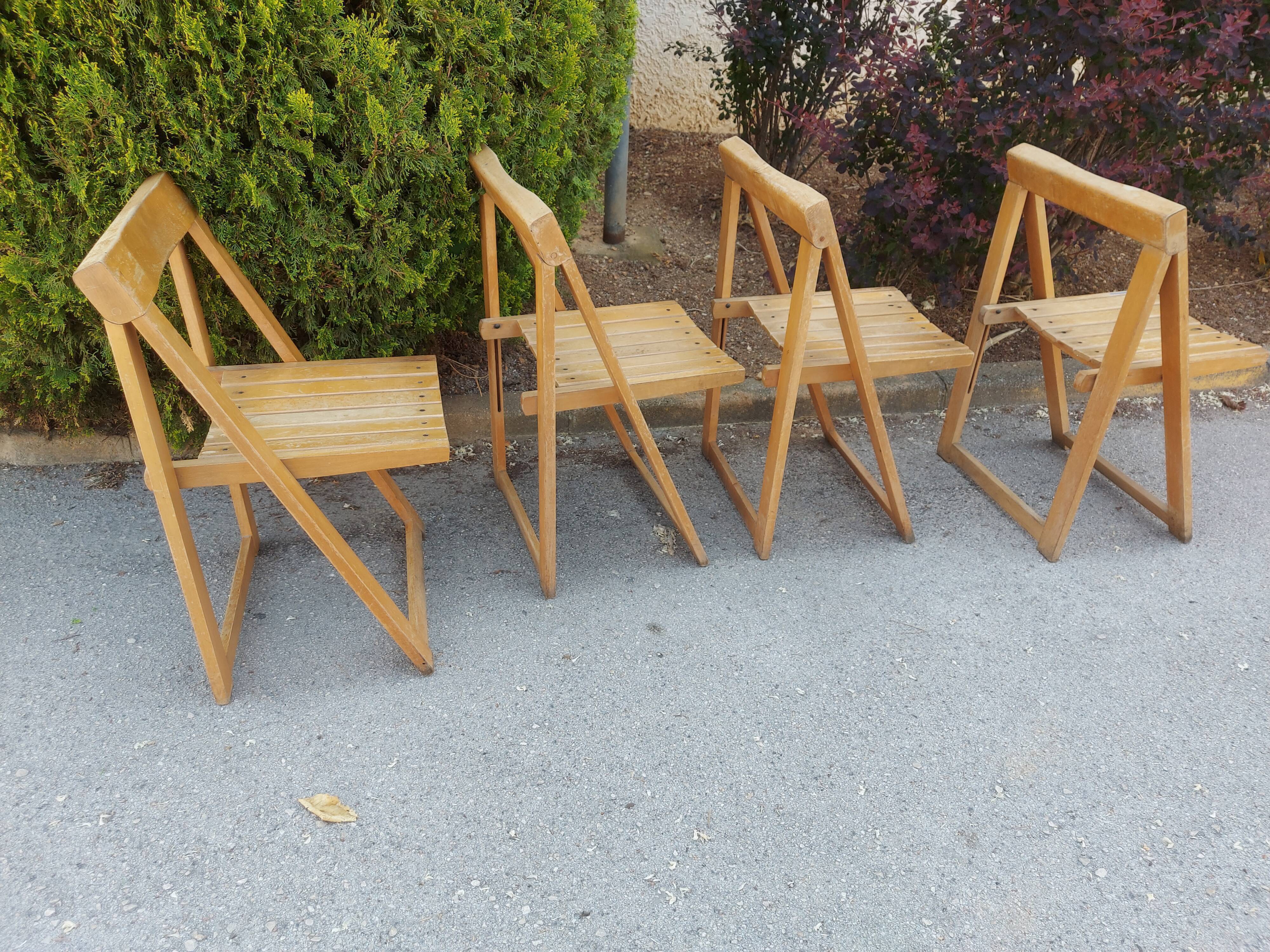 4 folding chairs