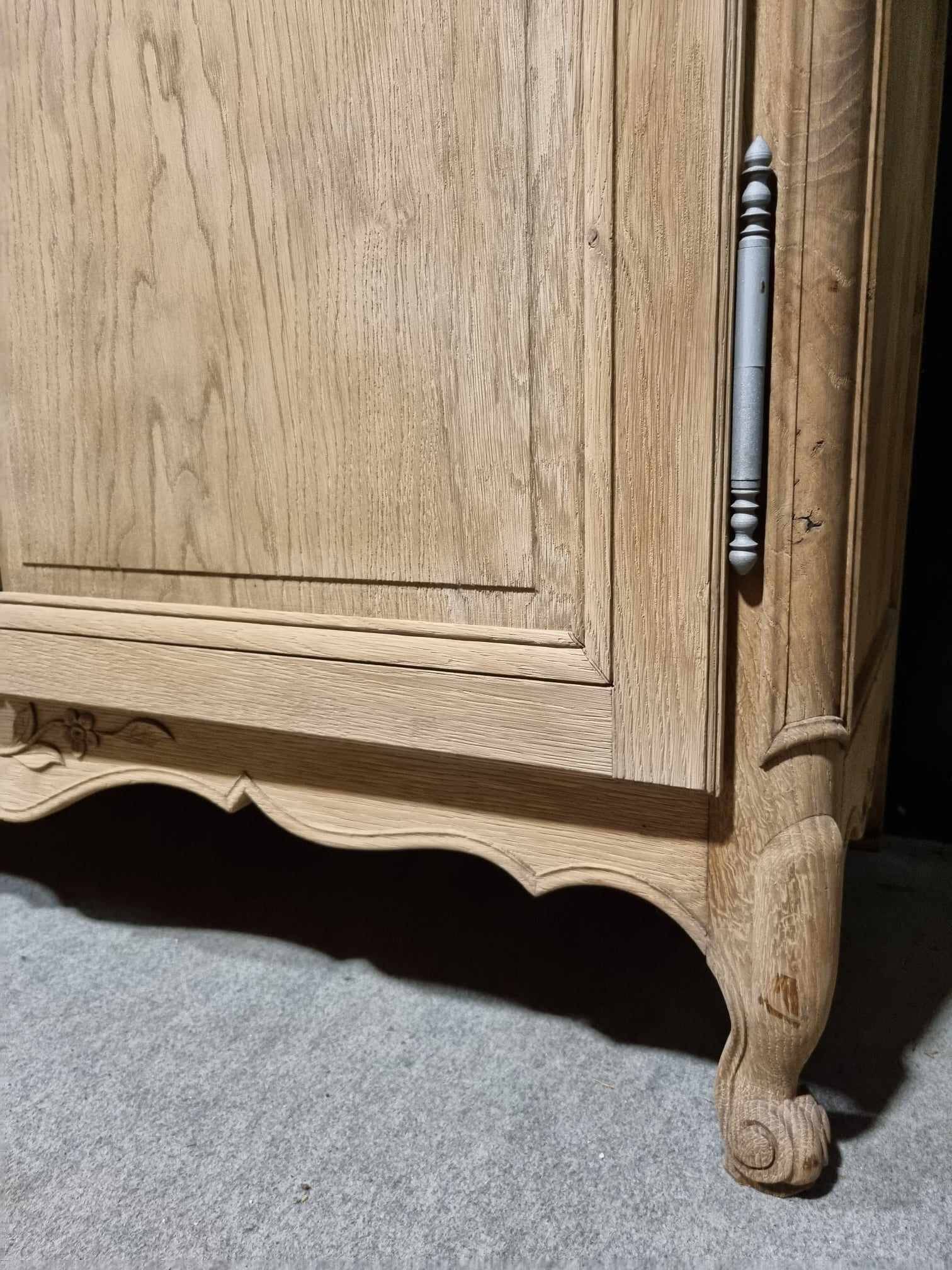 Aerogummed cabinet