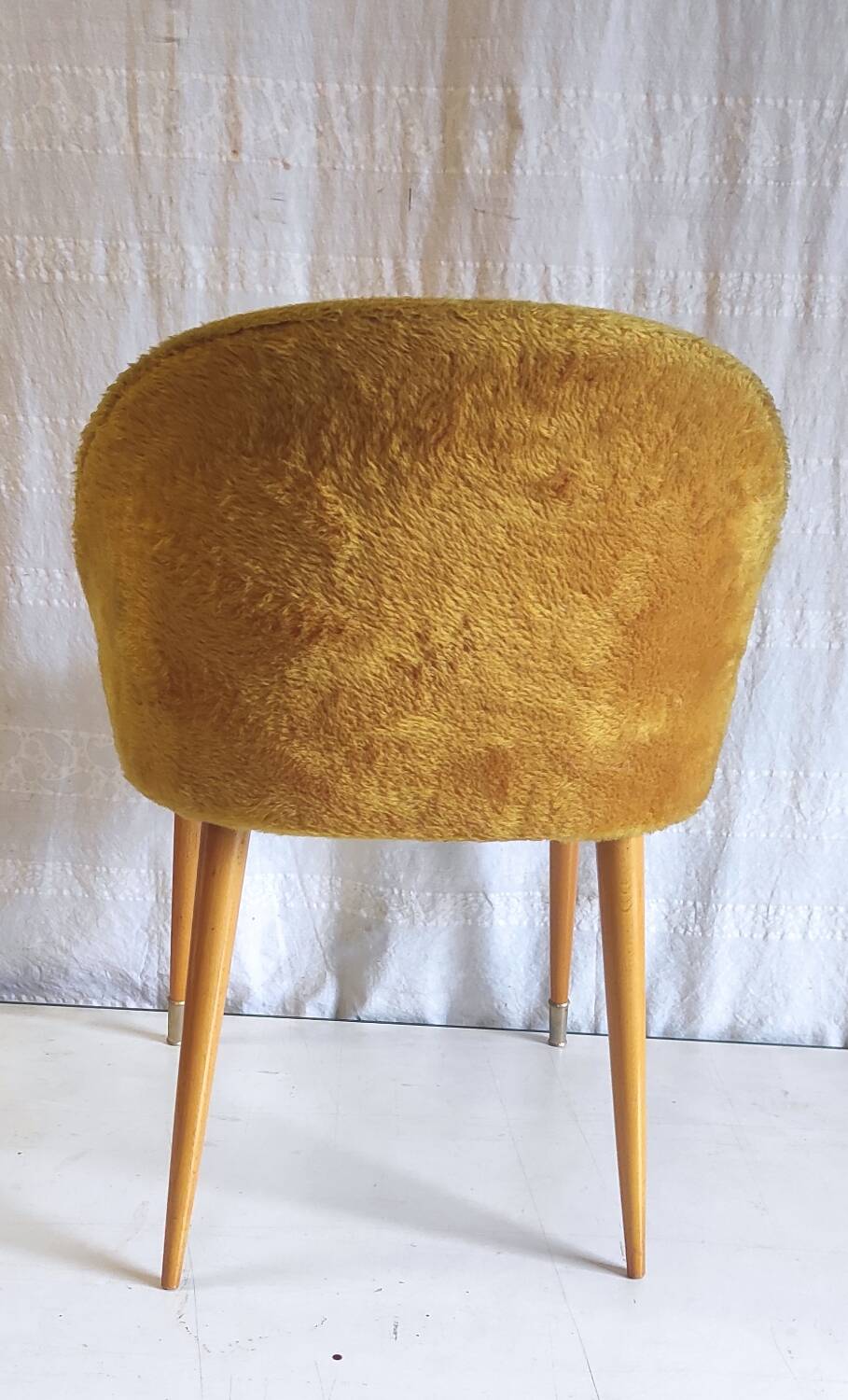 Vintage chair in wood and old gold fur - 50s/60s