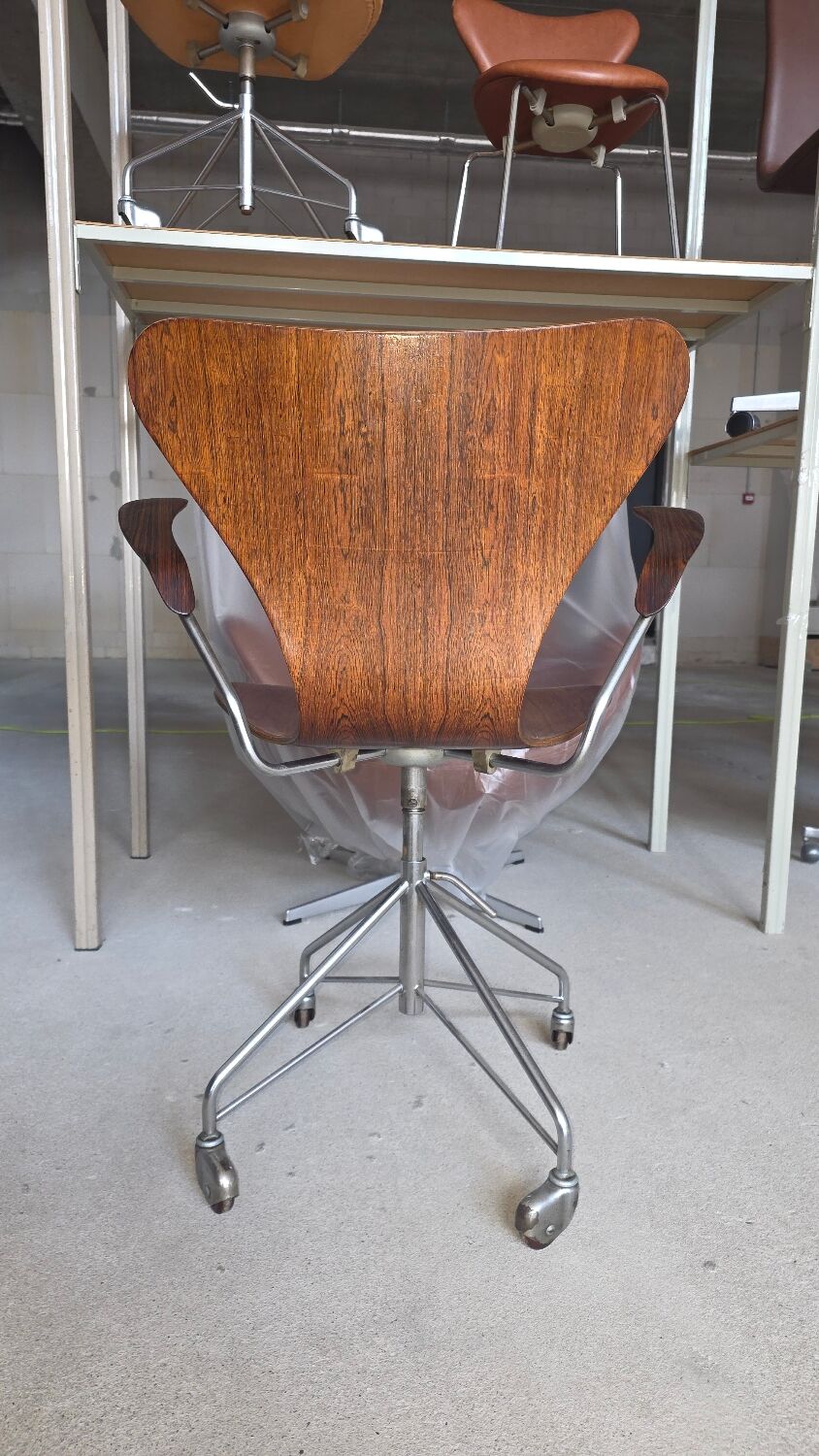 Arne Jacobsen 3217 rosewood desk chair Fritz Hansen
