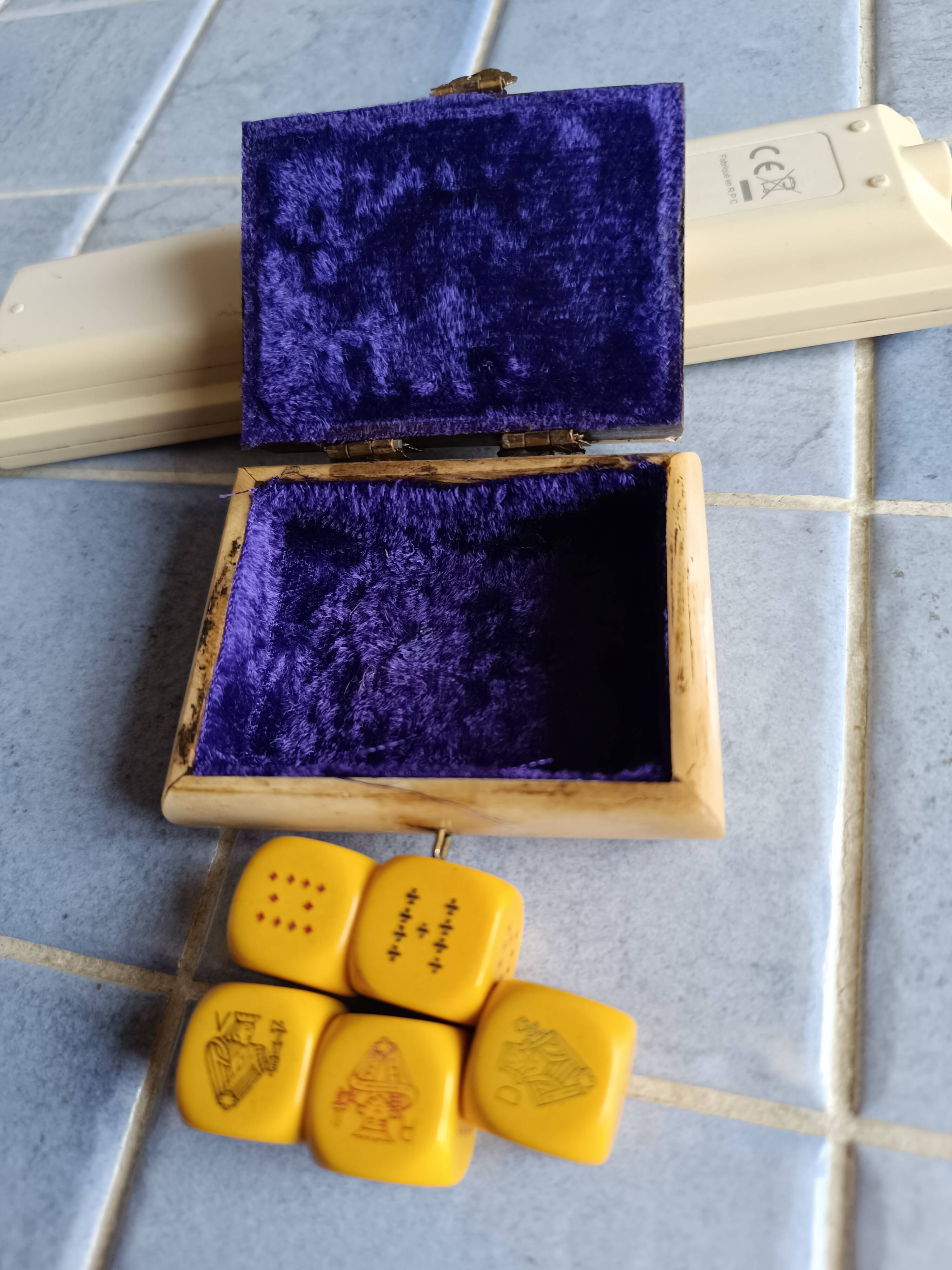 Box made of camel or buffalo bone