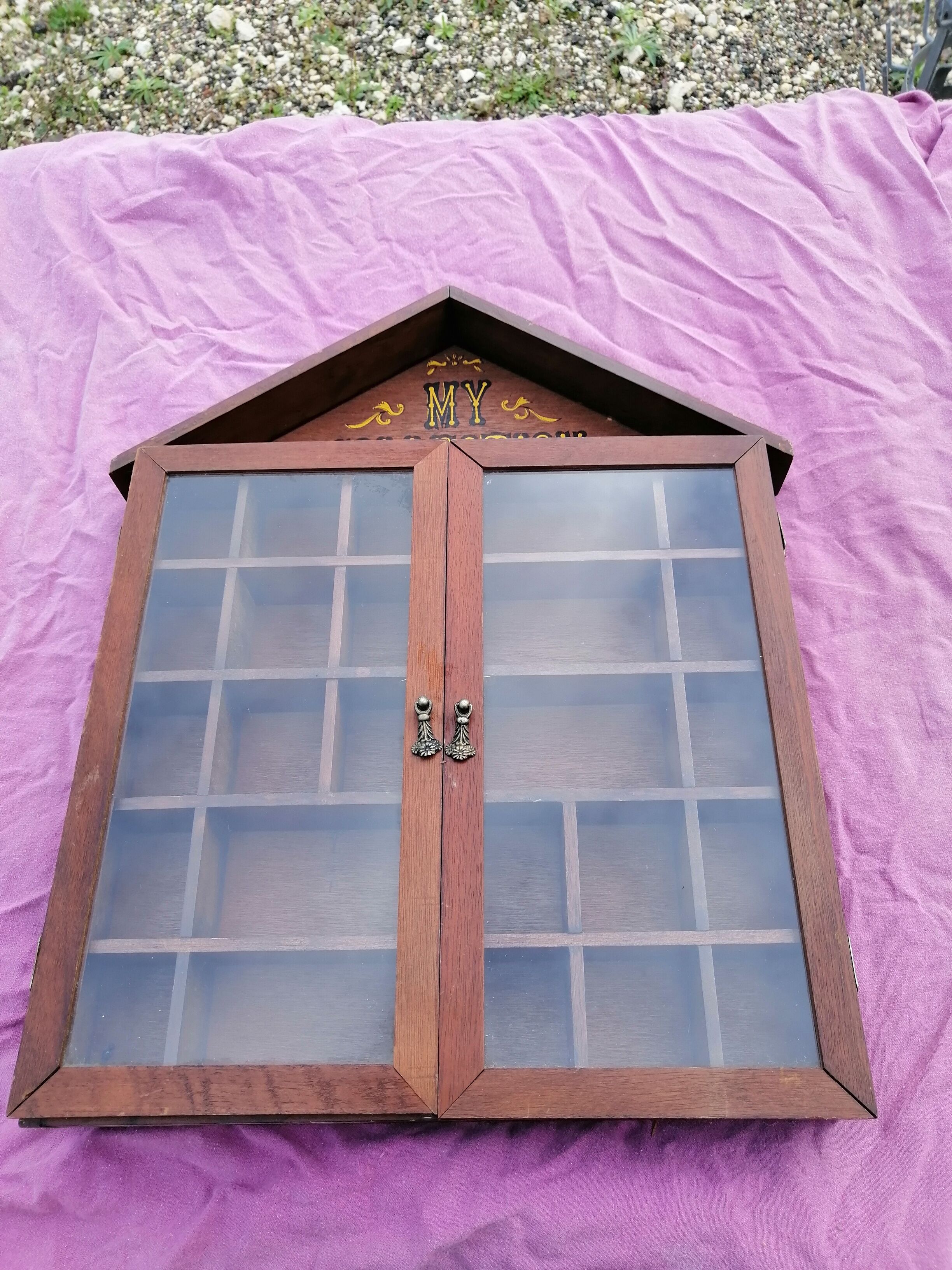 Vitrine pour miniature style chalet en bois vintage mural