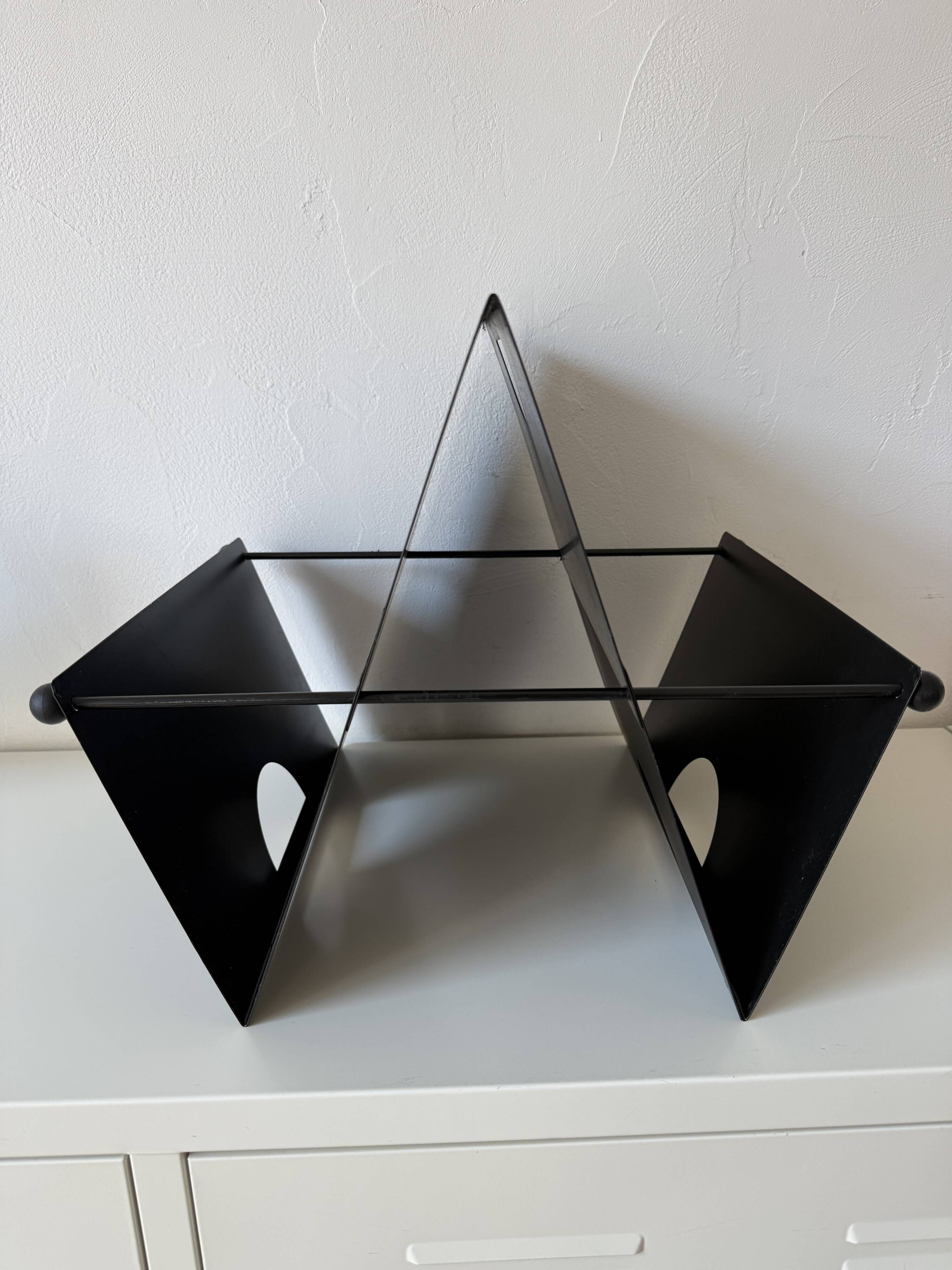 Share magazine rack 80s design Memphis Starck vinyl rack DJ Cassina Flos