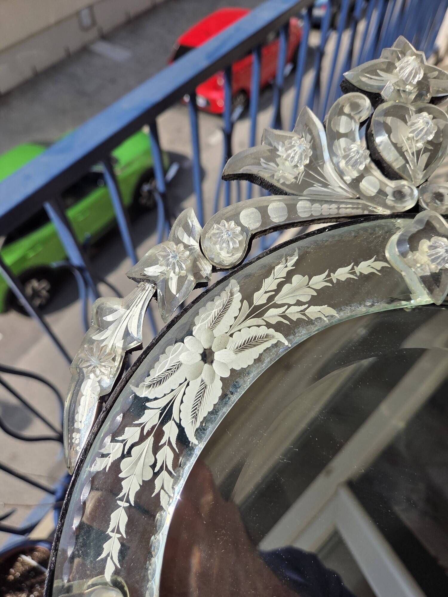 Antique round Venetian mirror in engraved glass