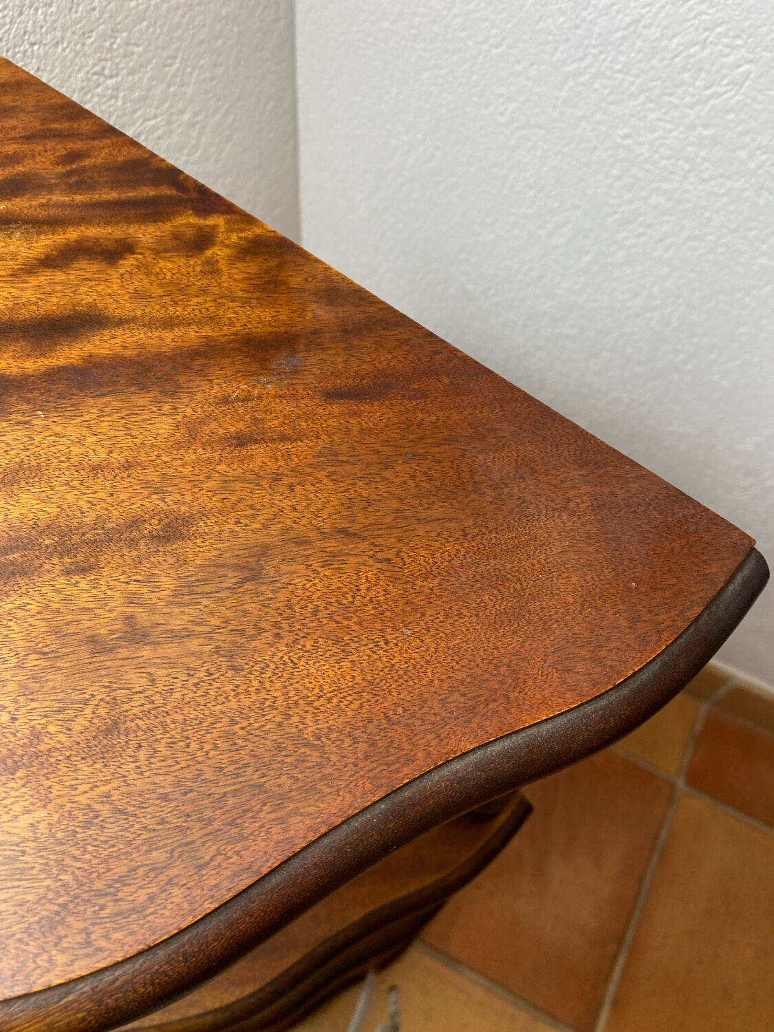 Corner shelf on a turned wooden stand