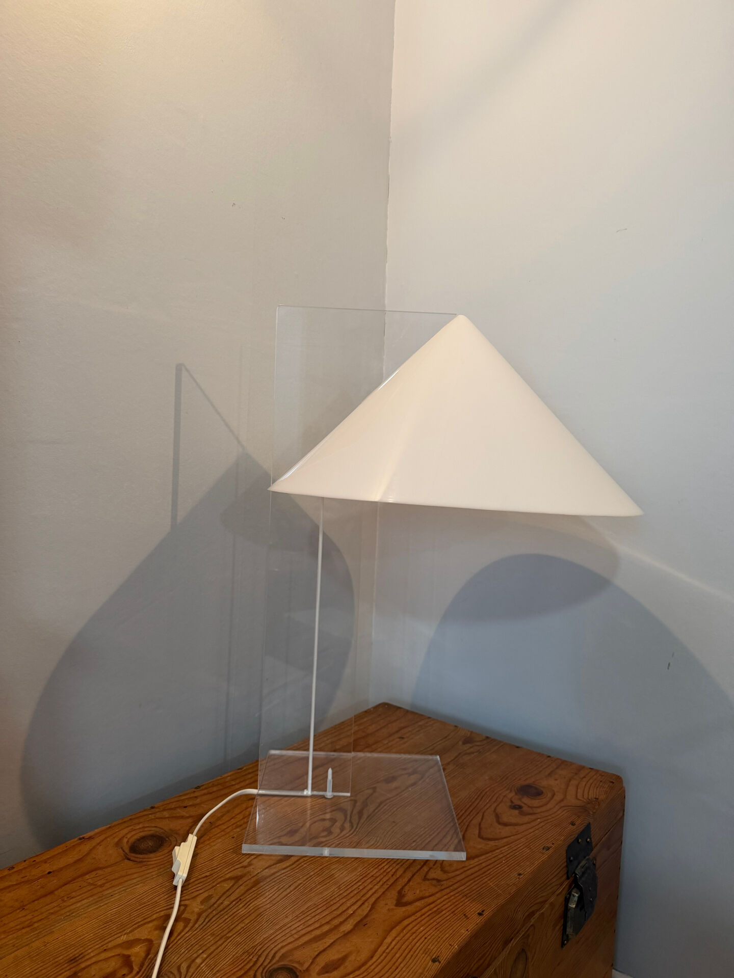 Minimalist design table lamp Harco Loor in plexiglass and perspex