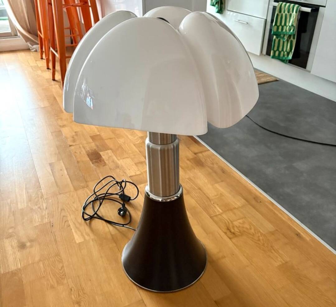 Pipistrello lamp, iconic Italian design with a telescopic base.