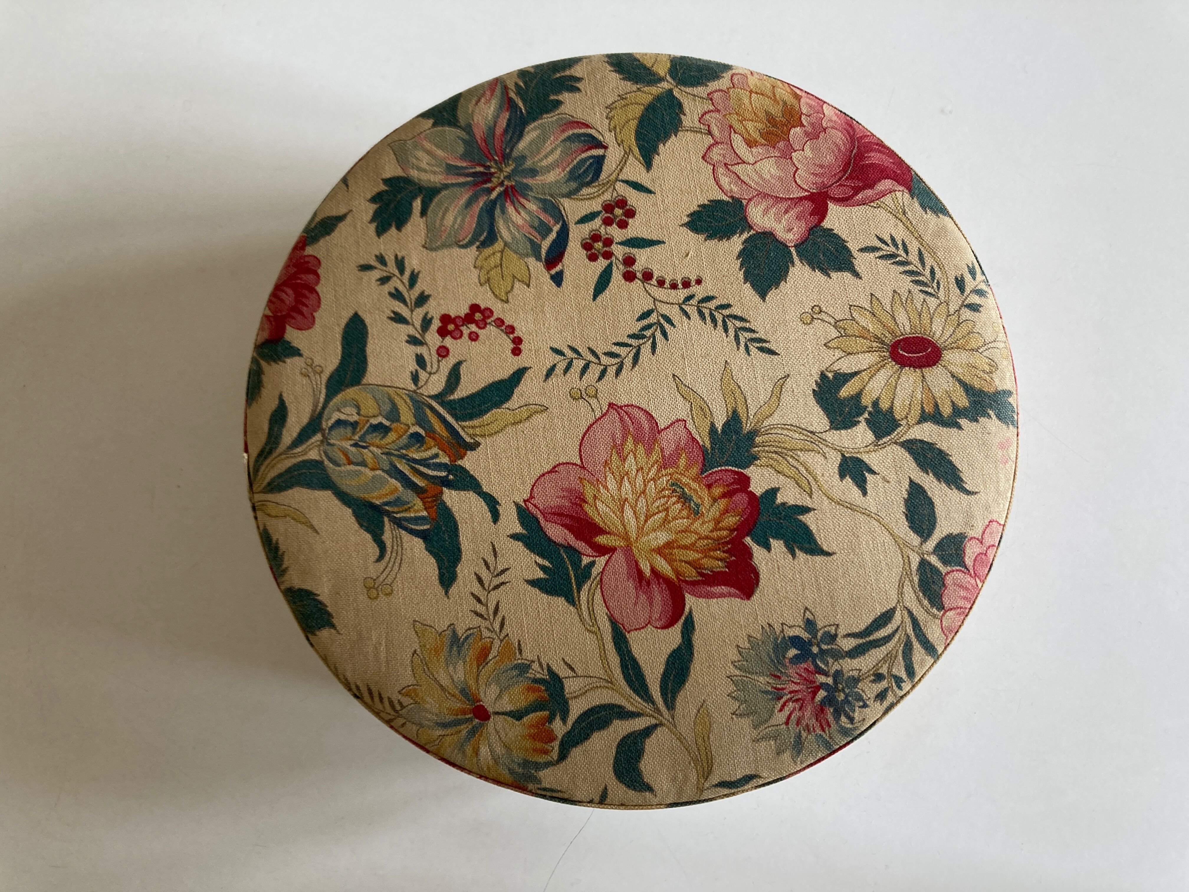 Le Bon Marché box in art deco floral fabric 1930