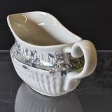 Very pretty porcelain sauceboat with a spout from Chauvigny, France, in very good condition.