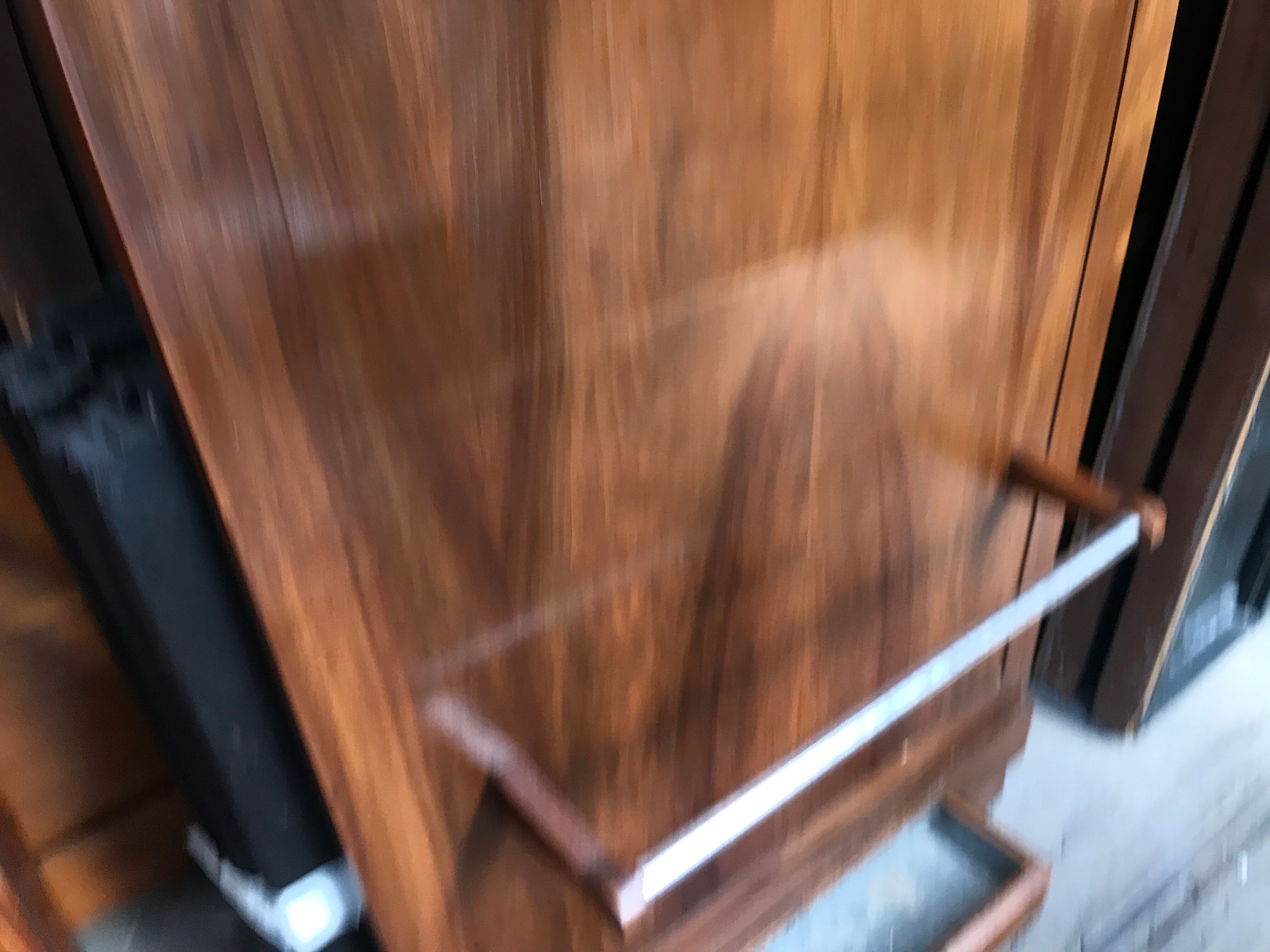 Period art deco in walnut veneer