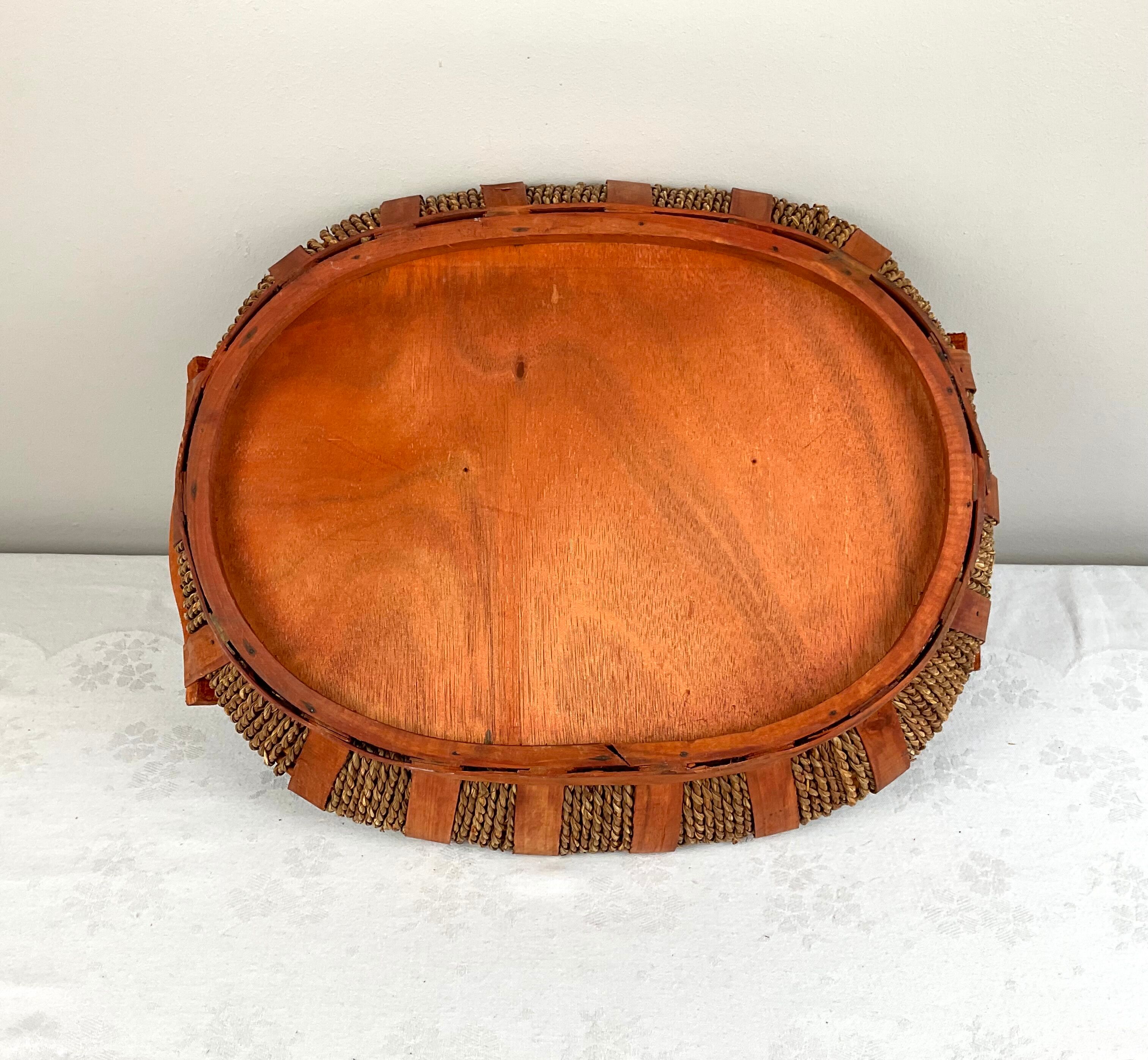Tray in wood and wicker