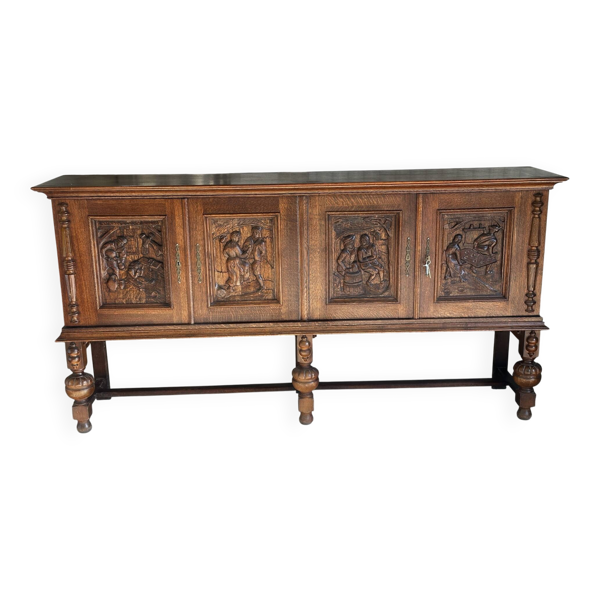 Grand buffet en chêne sculpté de style néo-Renaissance, milieu du XXe