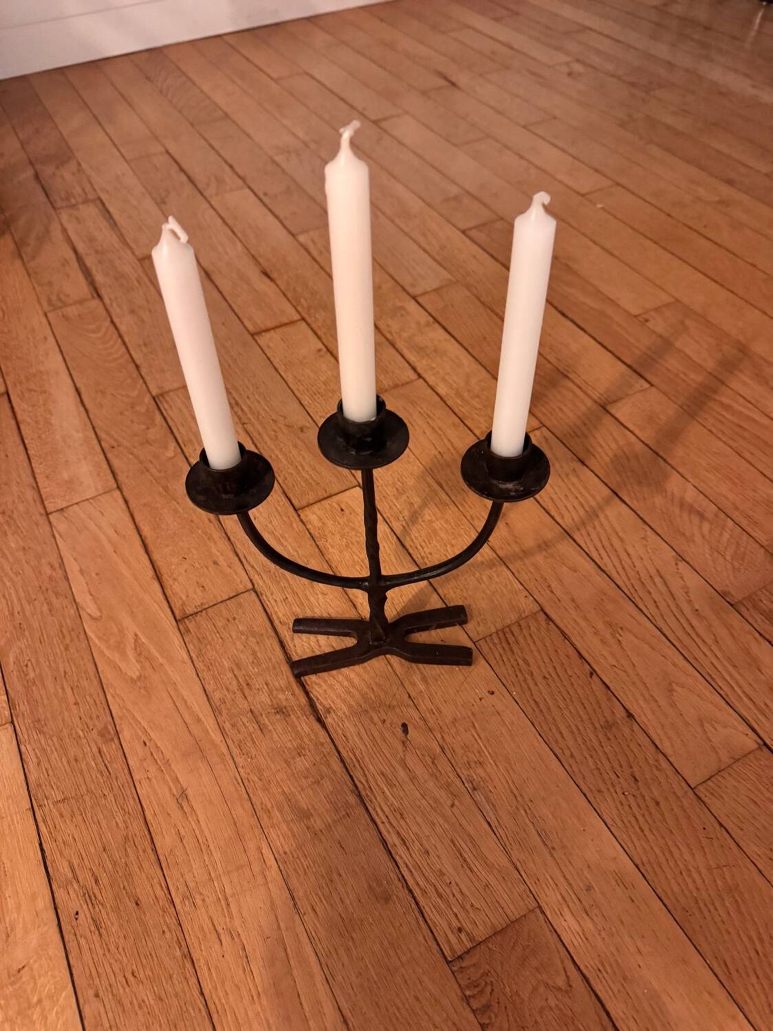 Paire de chandeliers Brutalistes