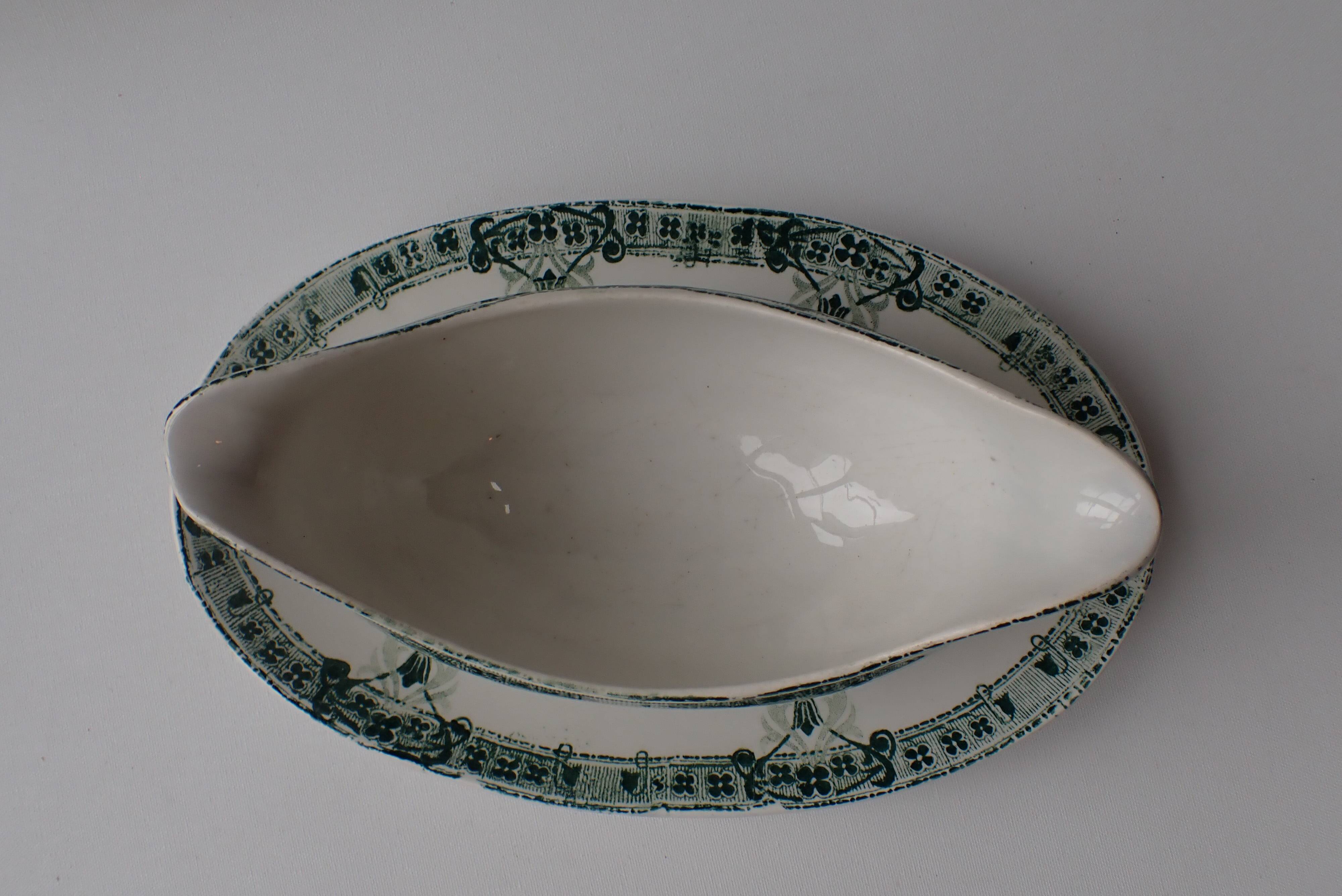 Saucière ancienne - Manufacture Sarreguemines Digoin modèle Verdun