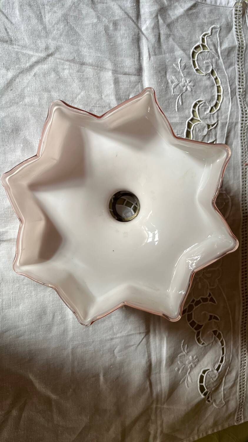 Suspension  opaline festonnée  vintage