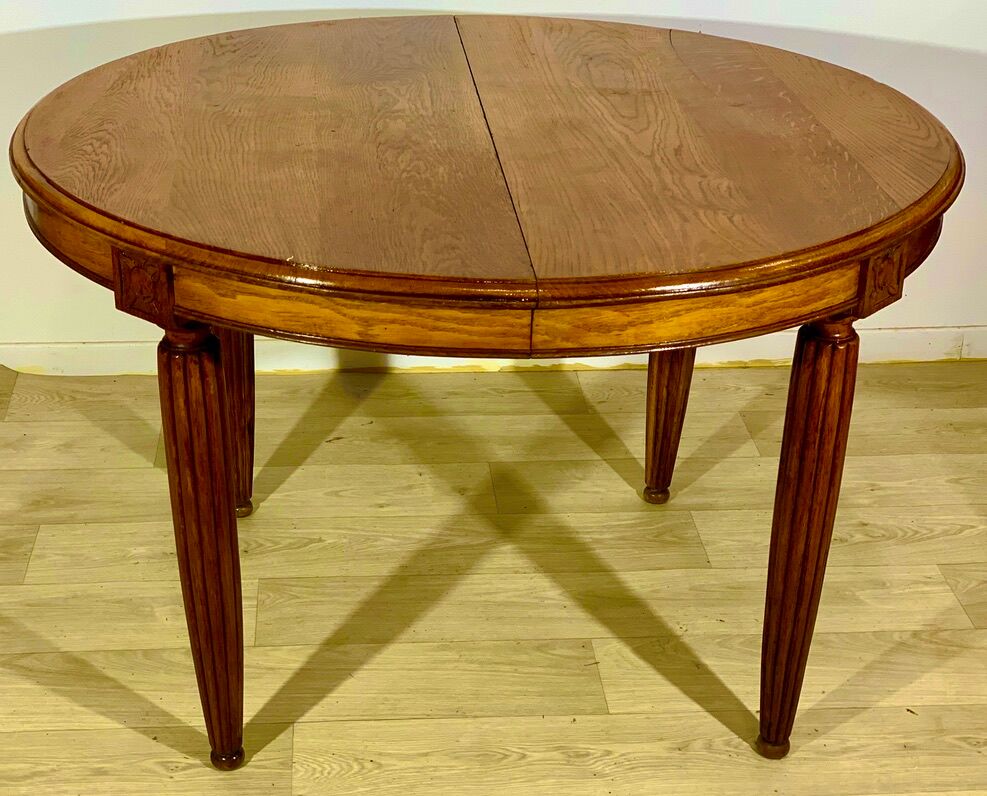 OVAL TABLE Art Deco period 1920 in solid oak, possibility of extensions