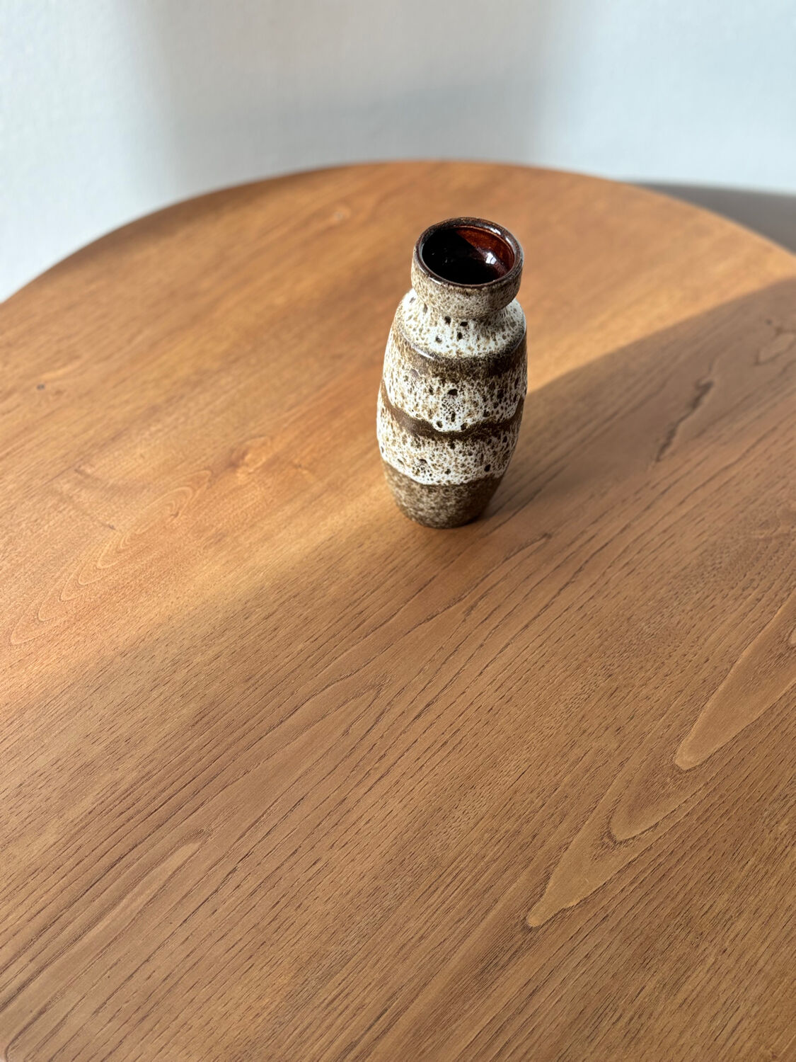 Tripod round table in solid oak