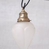 Paire de pendentifs français opalins en verre opalin opalin opaque et laiton