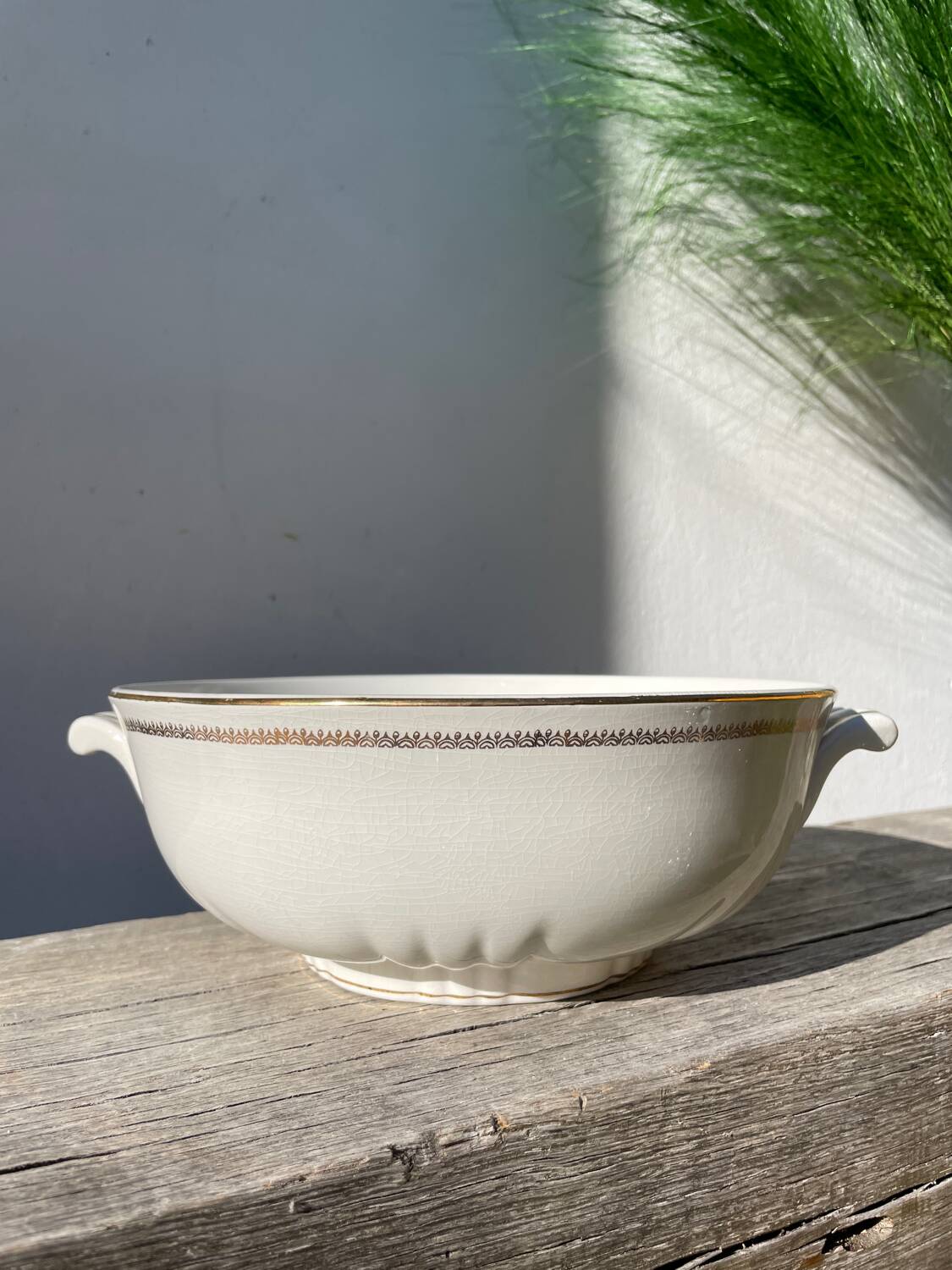 White and gold porcelain salad bowl, Moulin des Loups
