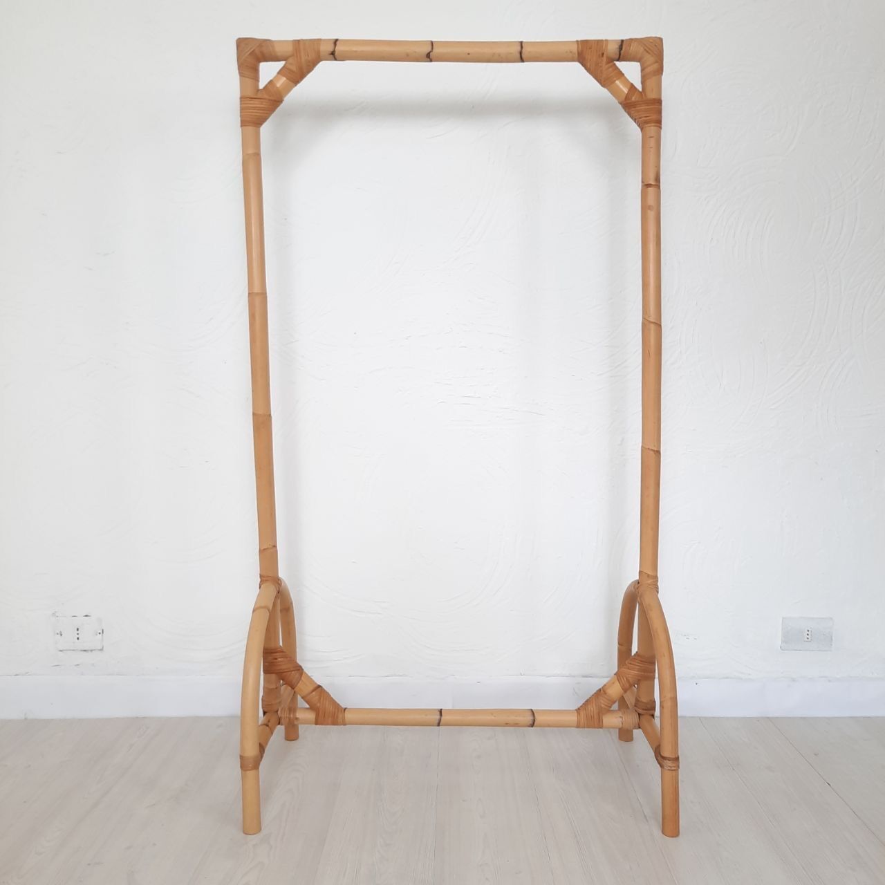 Deux porte-manteaux en bambou vintage