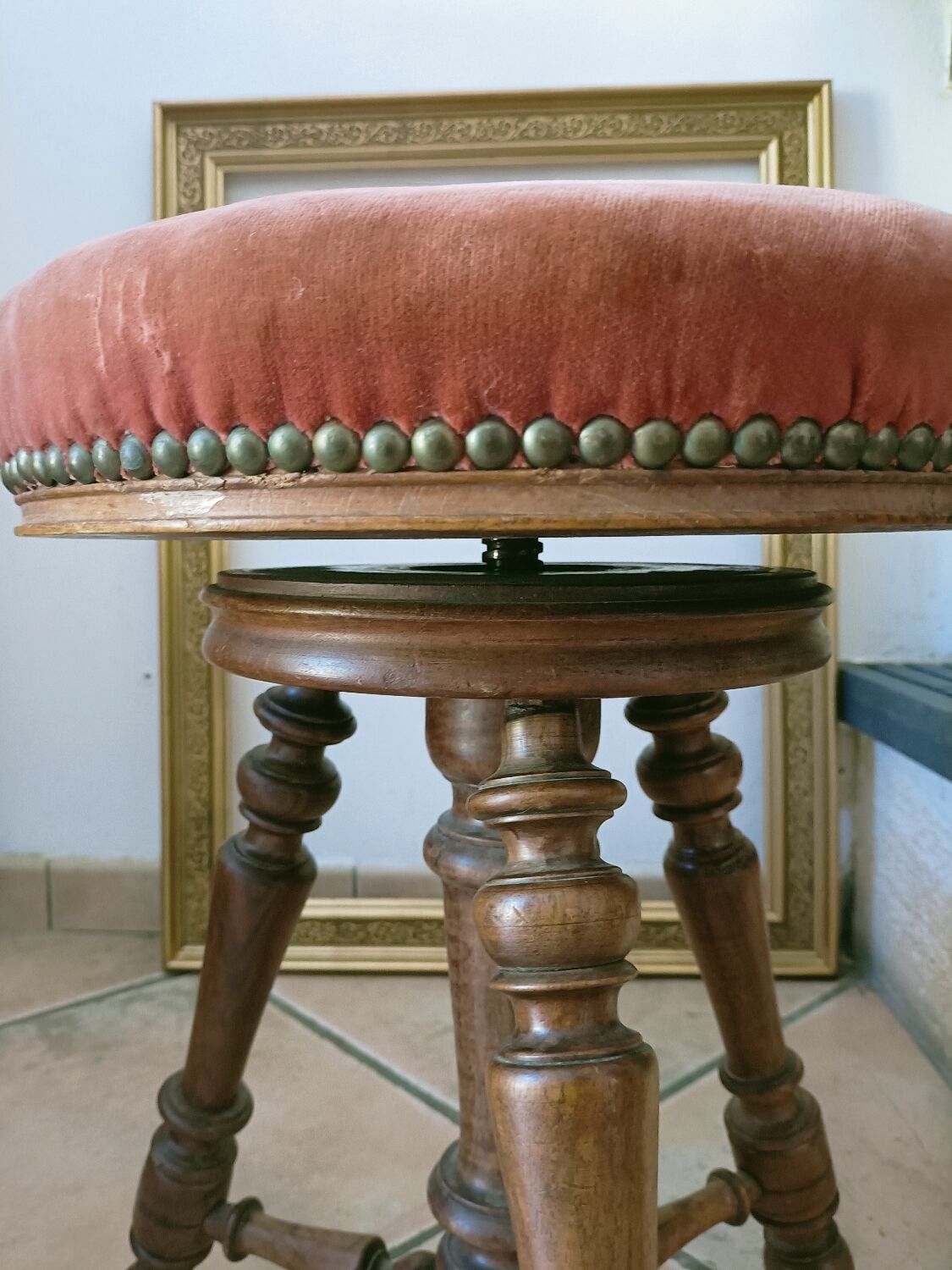 Piano stool