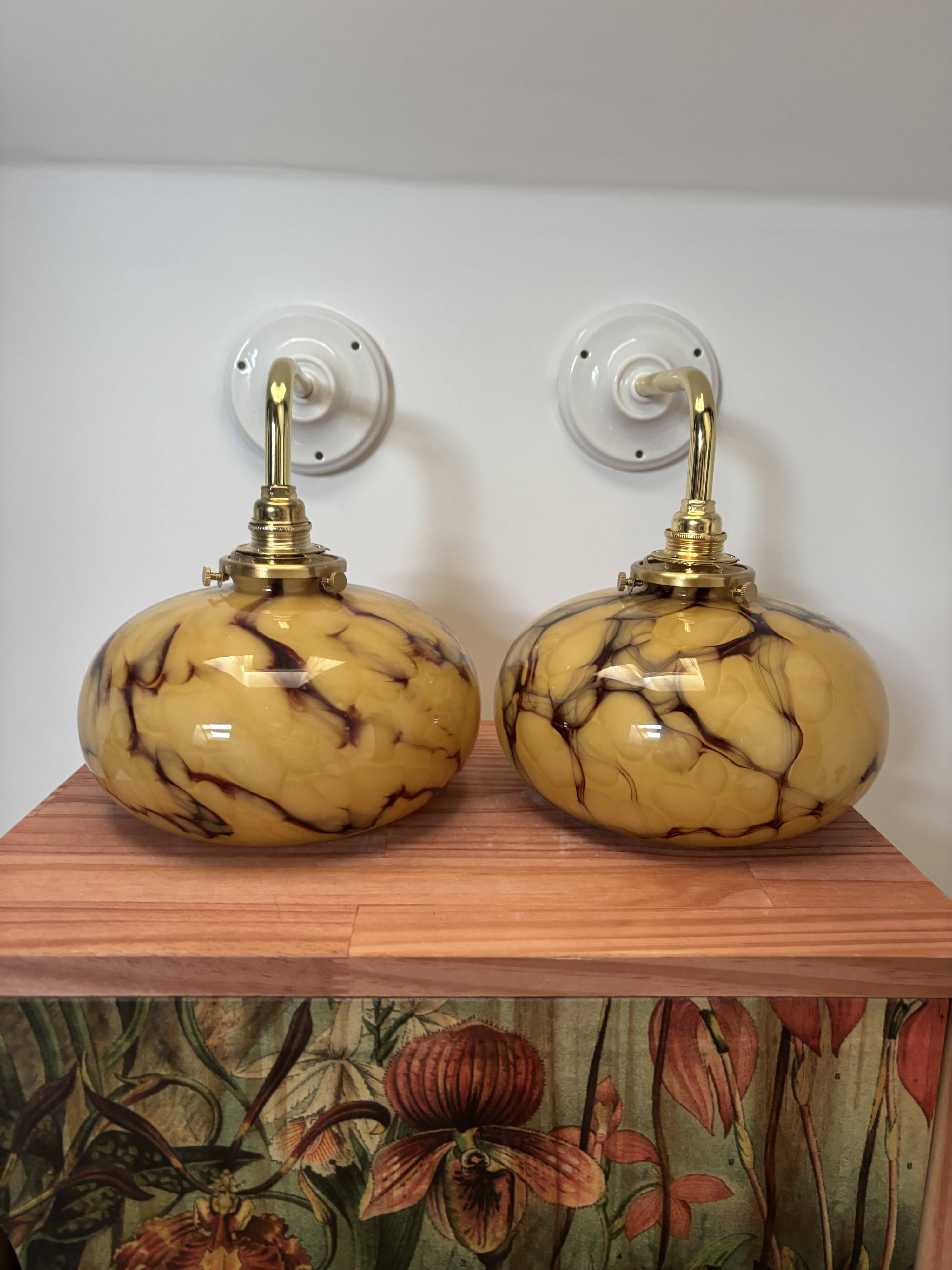 Pair of Art Deco wall sconces in marbled opaline