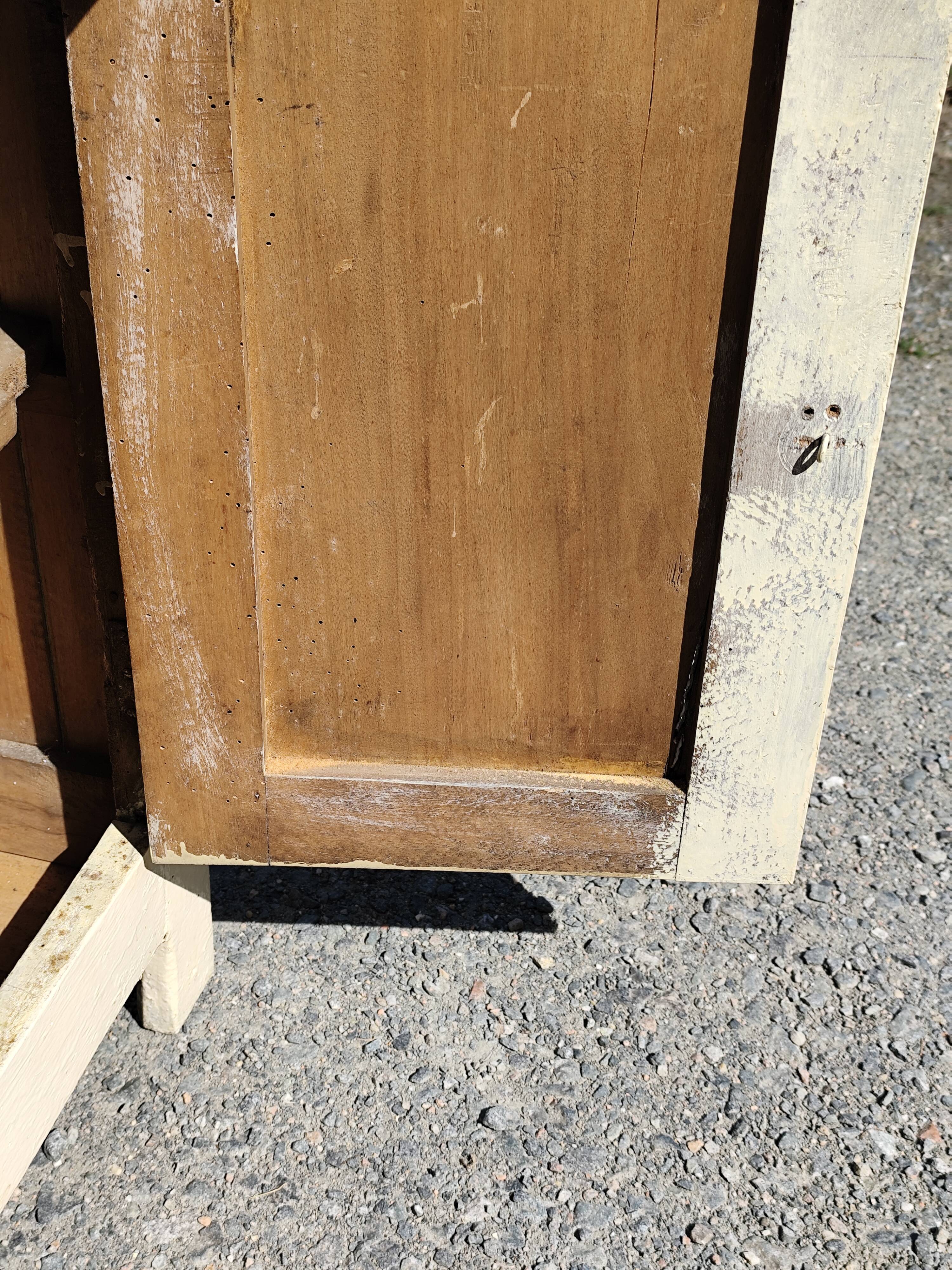 Small Parisian sideboard with one drawer and two doors, white lacquered