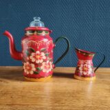 Ancienne cafetière et pot à lait en tôle émaillée