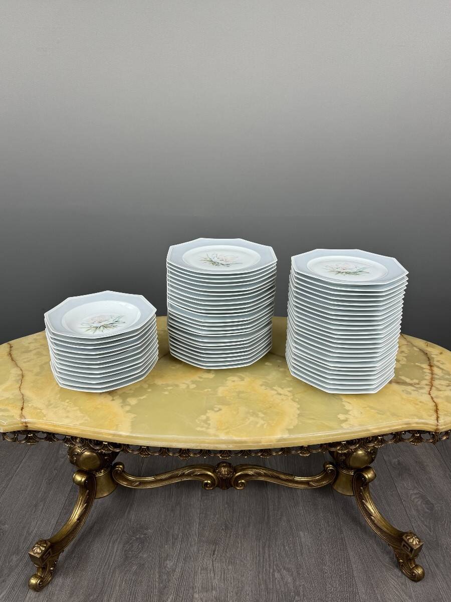 Important Limoges porcelain table service, 71 pieces, 20th century.