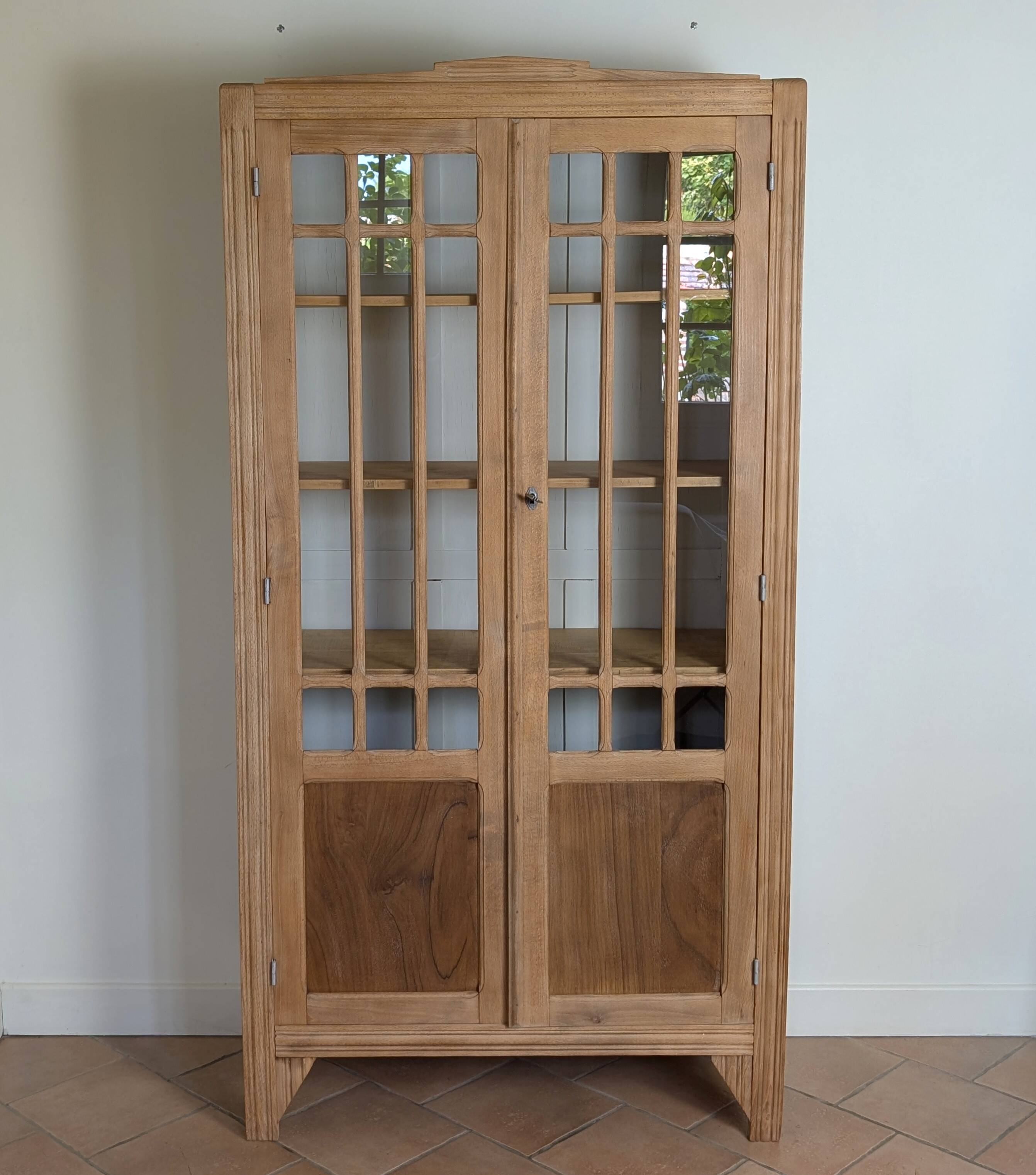 Armoire parisienne vitrée